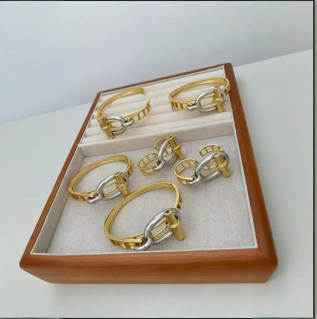2025 New Design OT buckle Fashion Bangle Finger Rings Set 18K Plain Gold Silver Plated Designer Jewelry Women Luxury