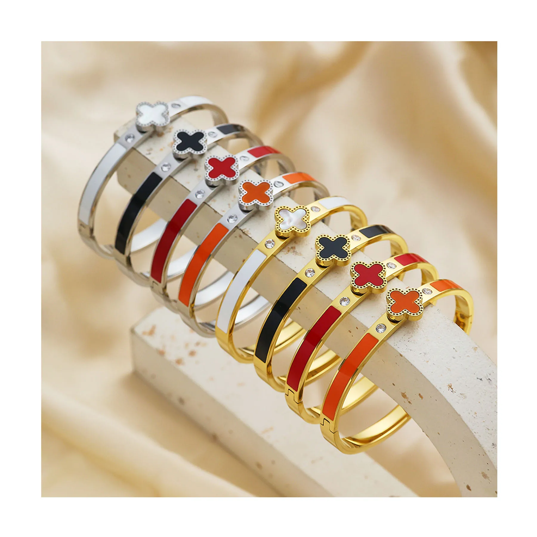 XIXI Acier Inoxydable 18K Gold Plated Stainless Steel Four Leaf Clover Enamel Zircon Women Fashion Jewelry Bracelet Bangle