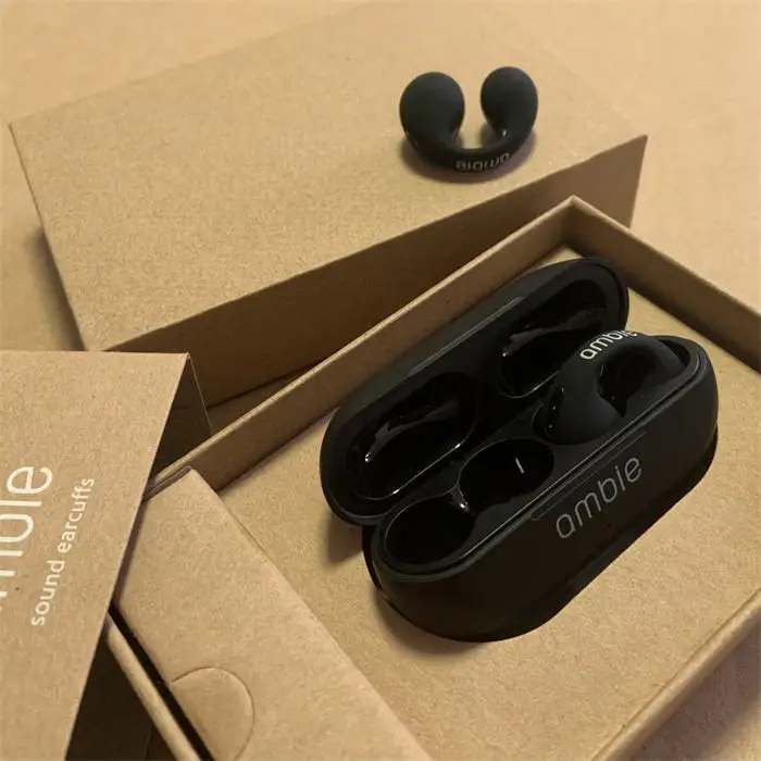 Bone conduction wireless earphones are painless and do not enter the ear, with an ultra long endurance earclip earphone