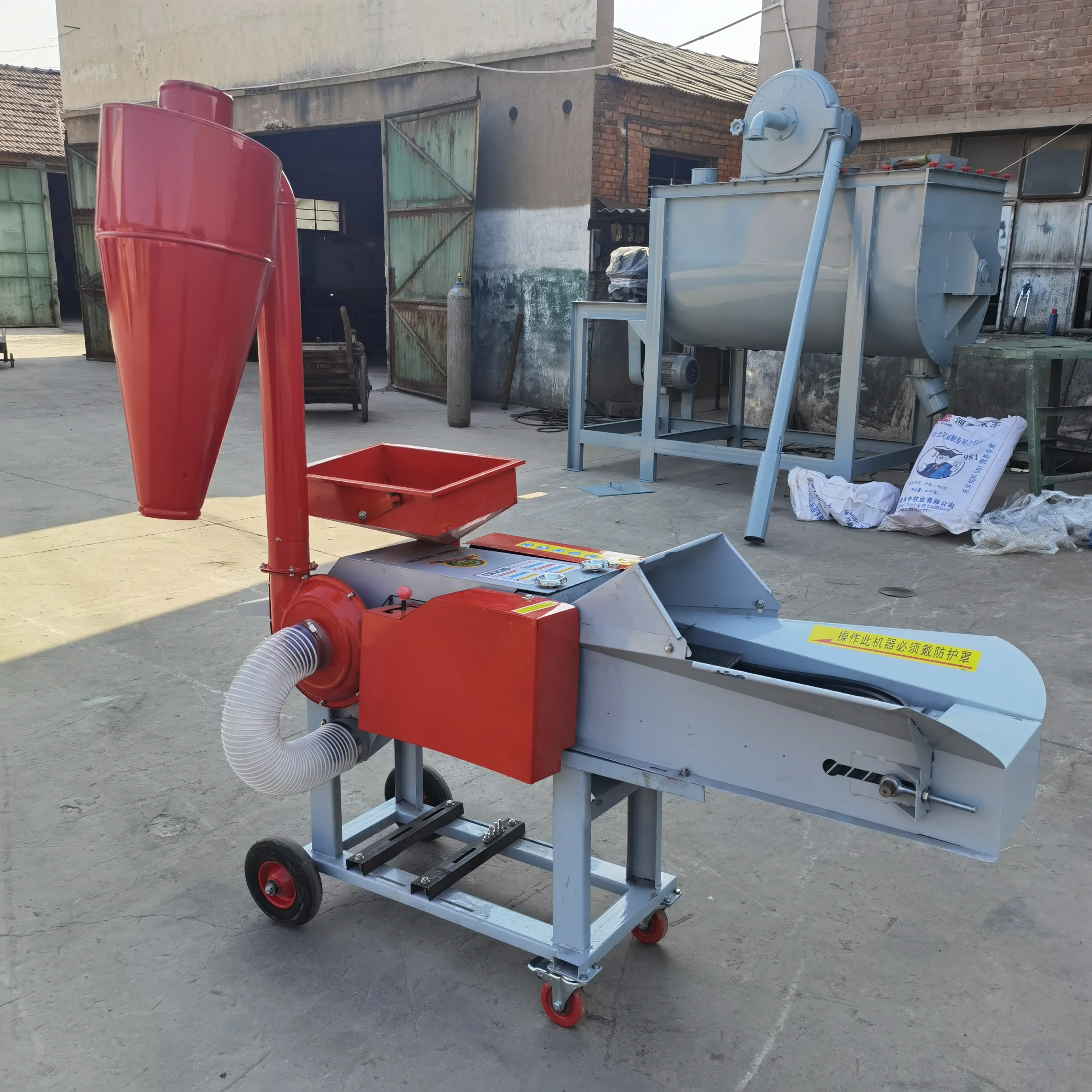 9ZRF-1 Grass Cutting  Chaff Cutter Corn Stalk Crusher Dry Wet Grass Crushing Machine with Conveyer for Animal Feed Machinery