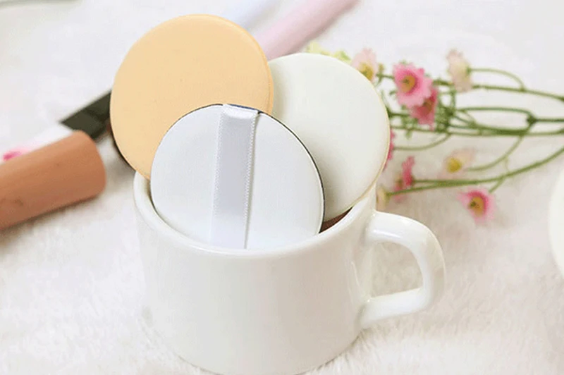 Бесплатный образец, мини многоразовая бархатная сатиновая косметическая губка, пушистая пуховка для макияжа, пуховка для косметики и губка для лица