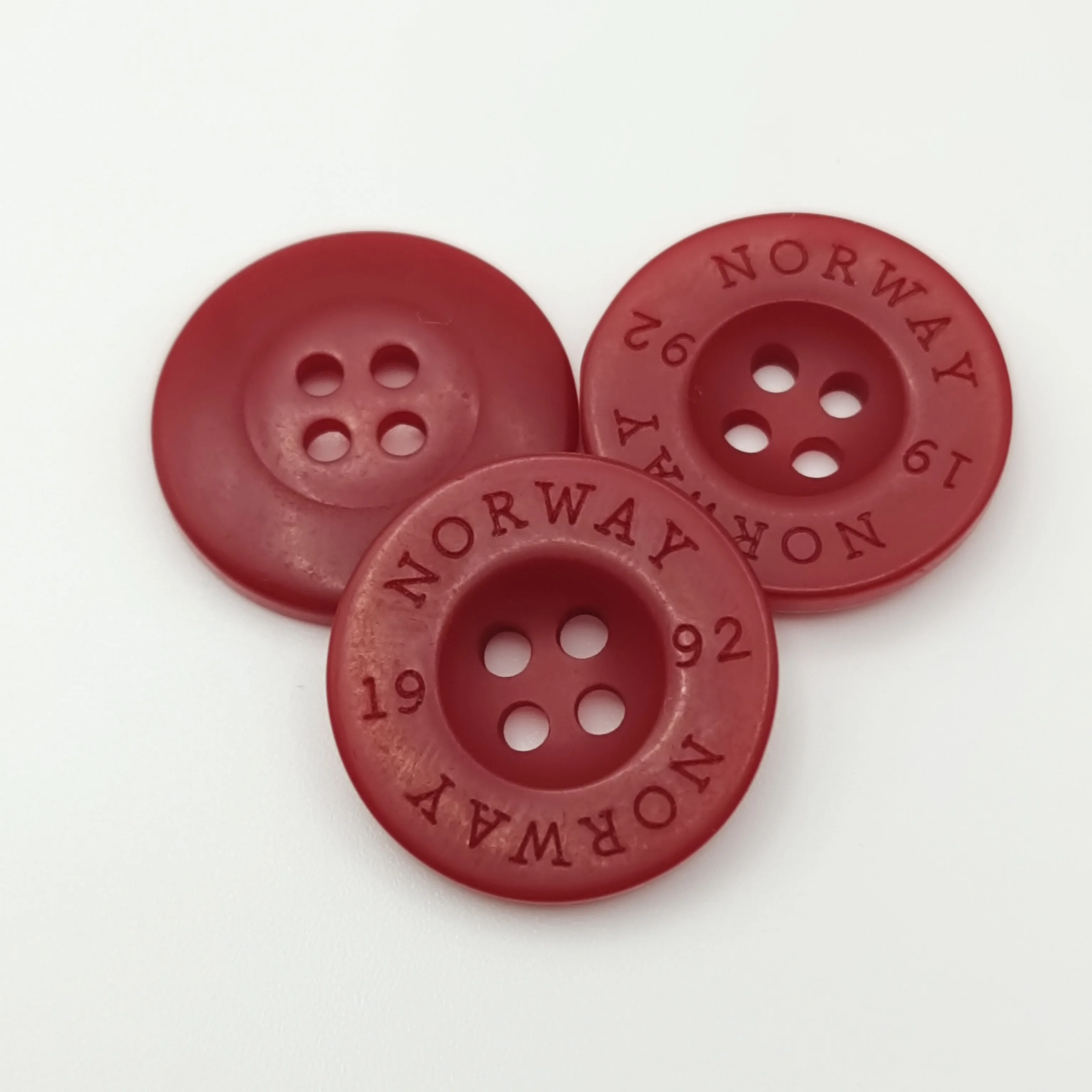 China Custom Colored  Red  bFlat 4 Holes Round Polyester Resin Big Size garment Buttons