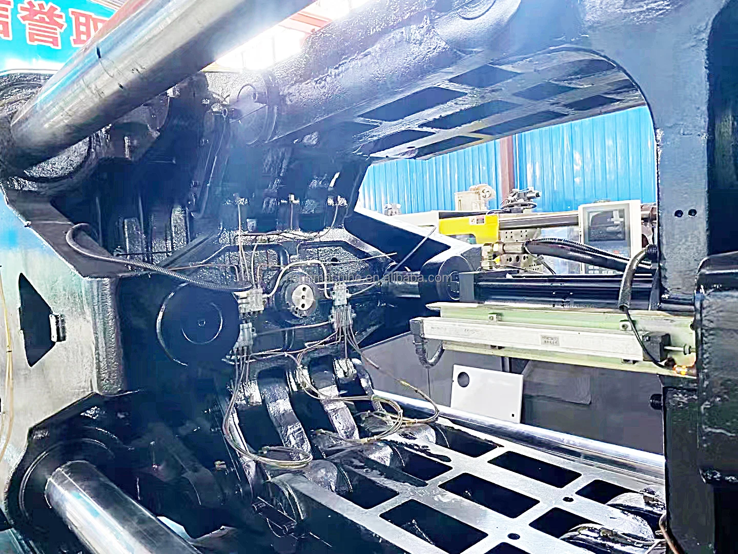 Borche BS650-III Injection molding machine 650T injection machine Stackable Plastic Fruit and Vegetable Crate Making Machine