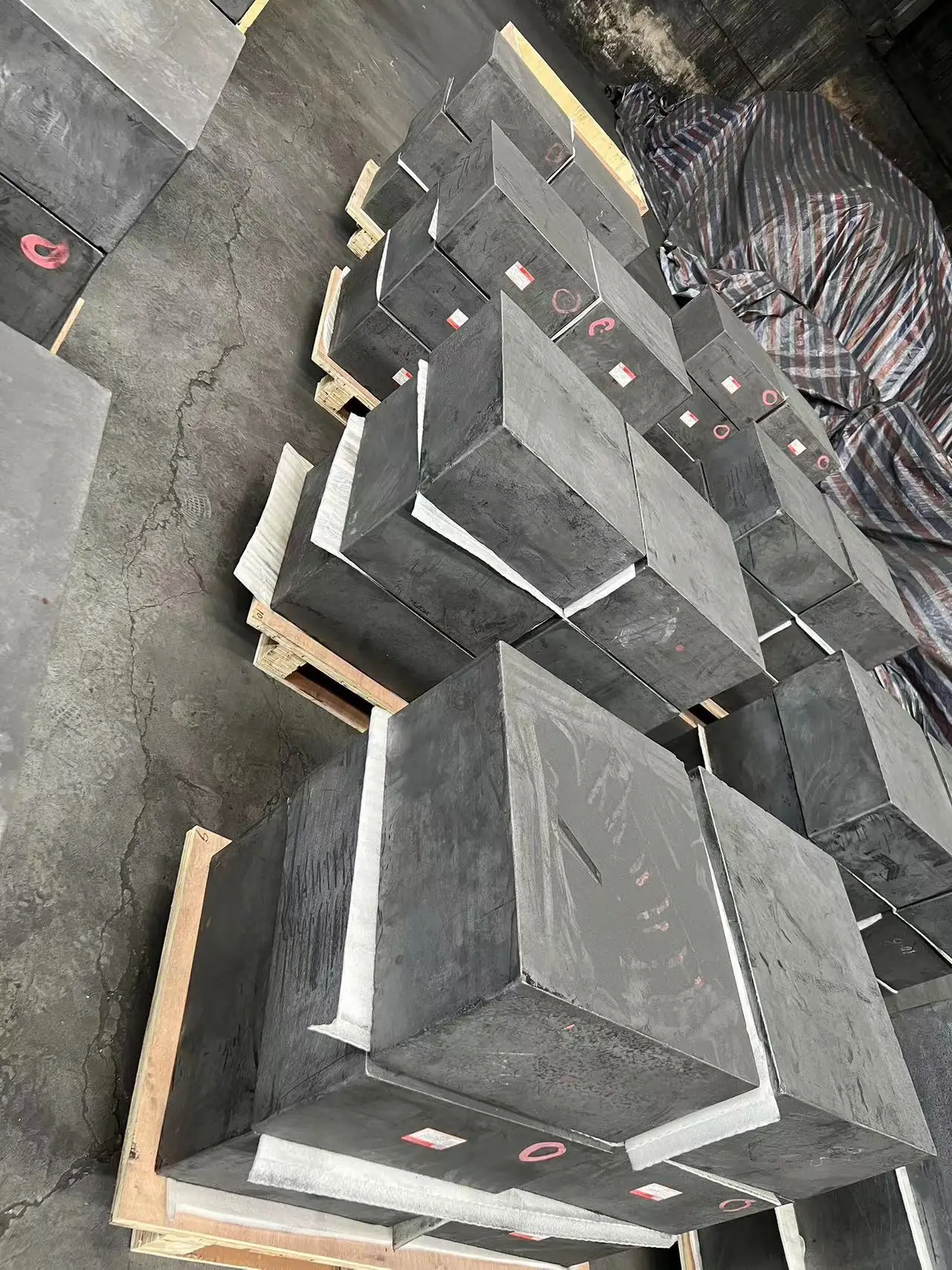 High density and high mechanical strength  Isostatic graphite block   for  EDM