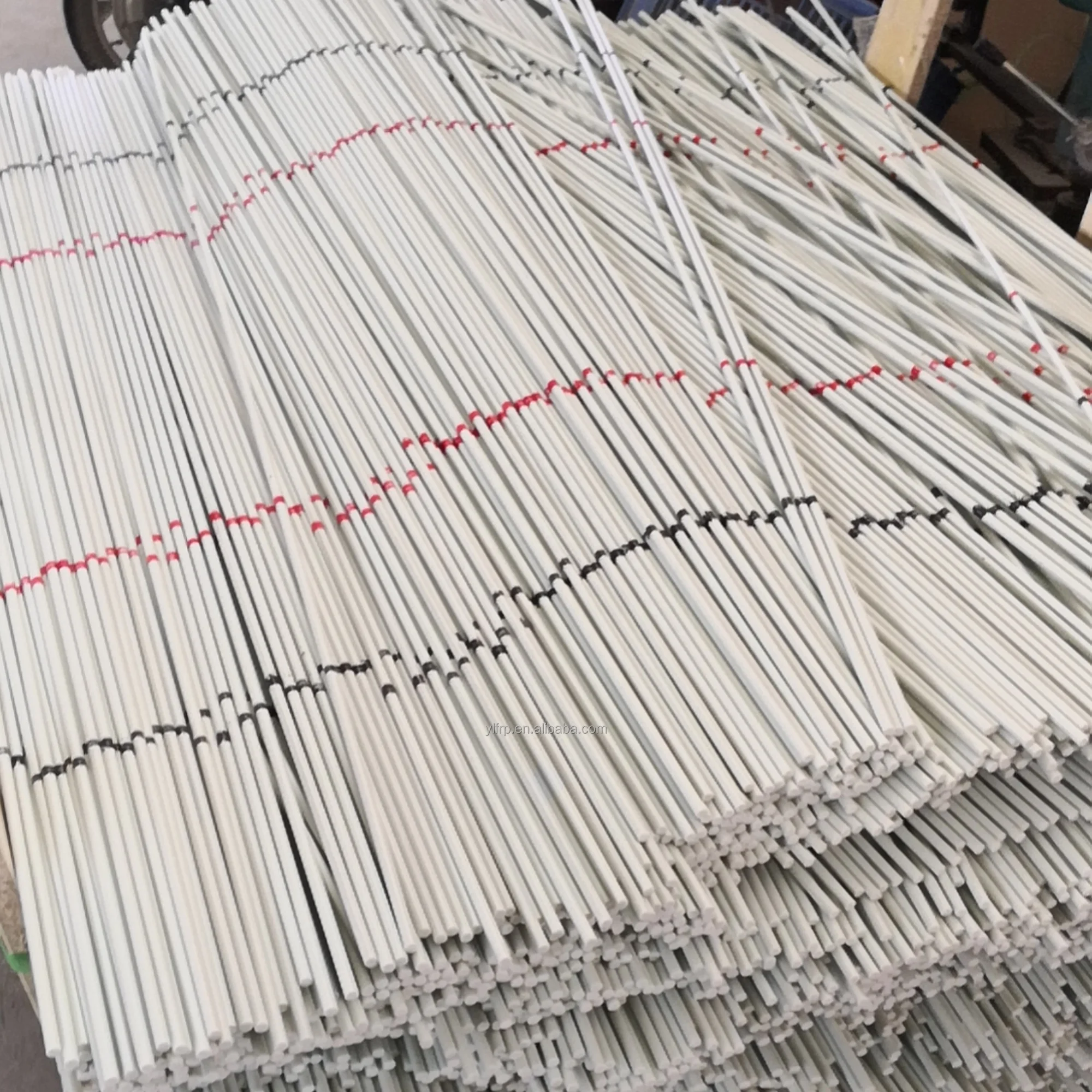 Fiberglass Vineyard Stakes 5 mm Red Tapered Flexible FRP Fiberglass Plant Stakes