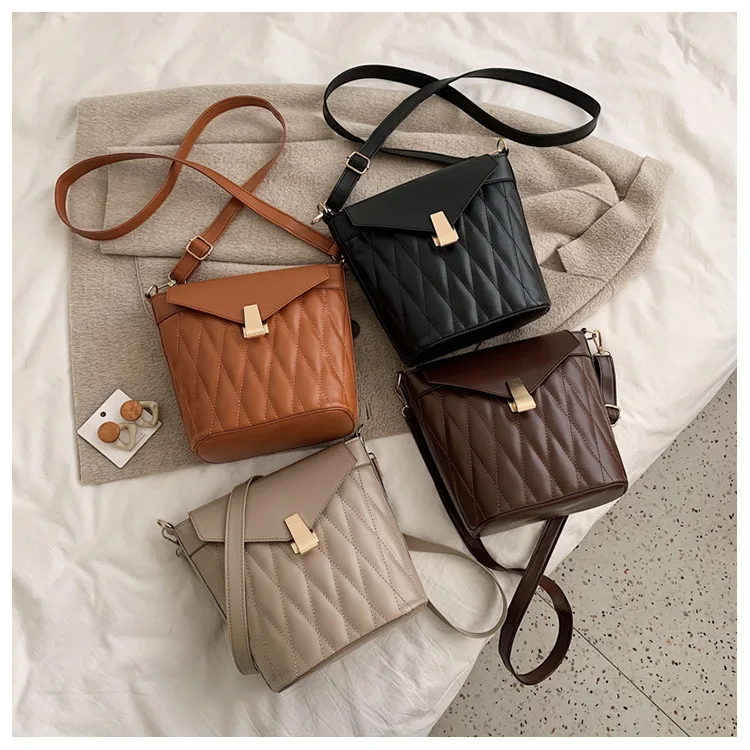 Агент по закупкам taobao собирает женские сумки от taobao с низкой ценой доставки