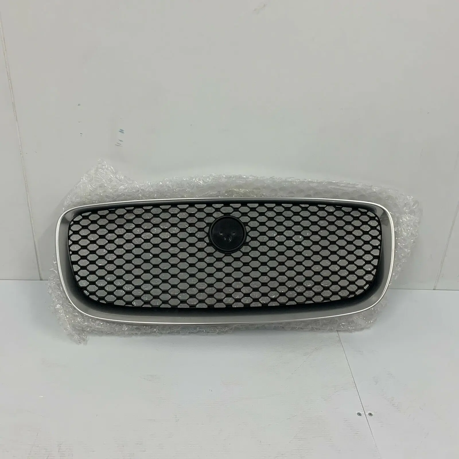 Передняя решетка Верхняя радиатора T4A13842 T4A6209 T4A6210 для Jaguar XF XFL XFR 2016 2017