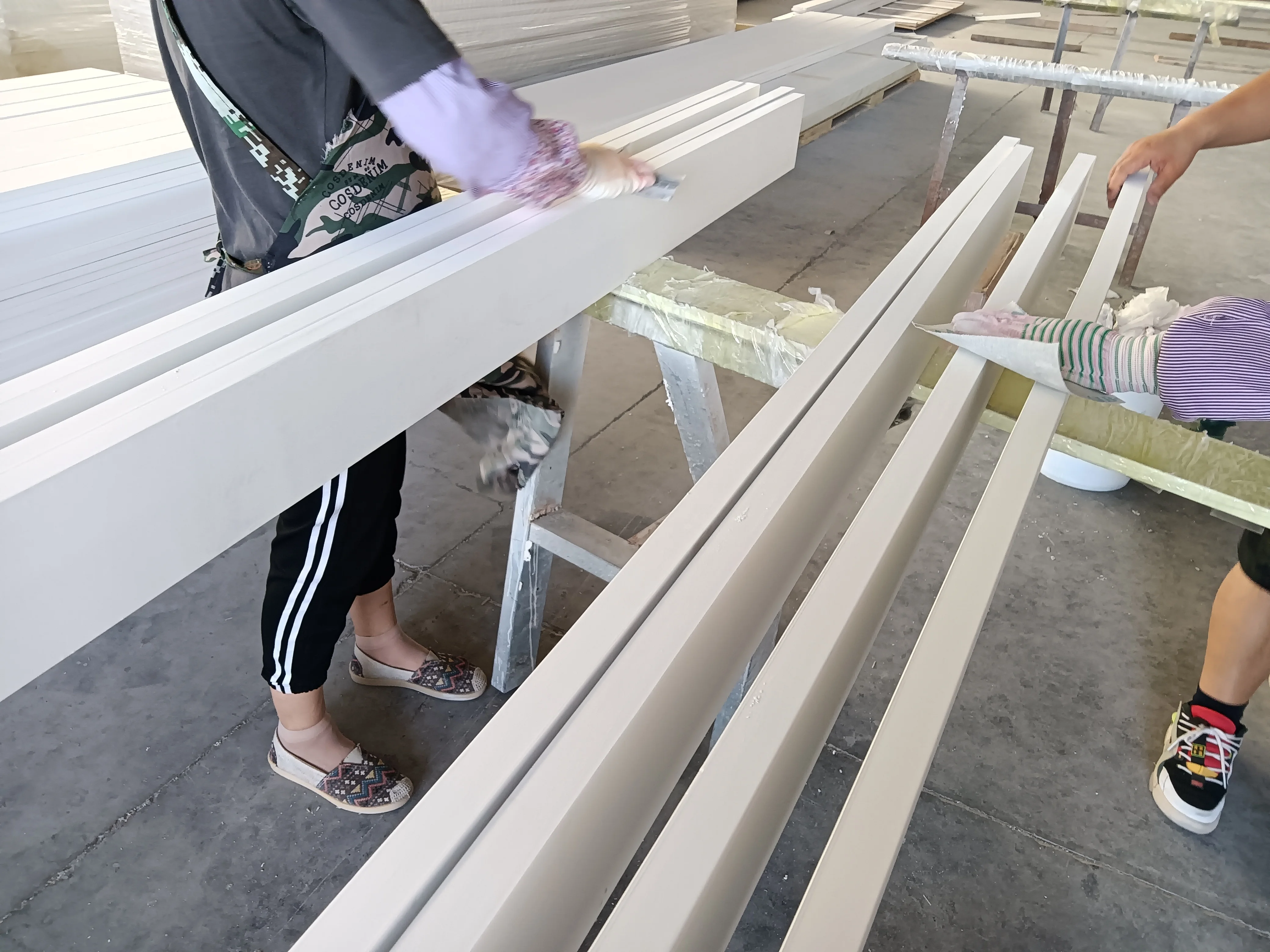 OEM/ODM White Primed Wall Trim Baseboards Skirting Boards Wood Mouldings