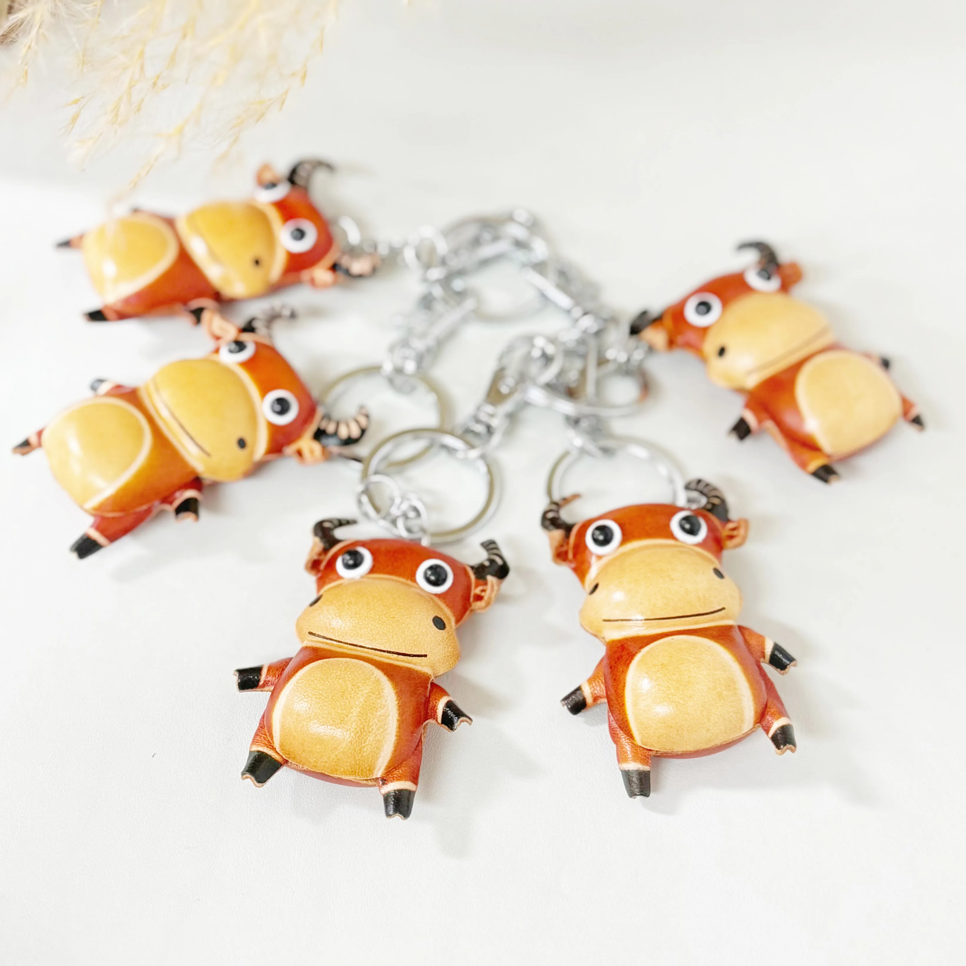 KC-004 cow Animal Genuine Leather Handmade Key chain Bag Charm Pendant Car Keyring Luxury Keychain