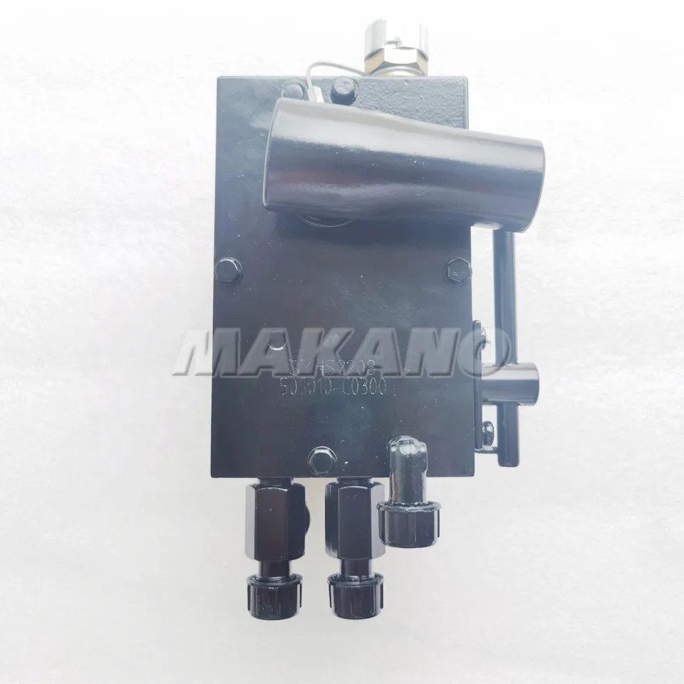 Dongfeng Tractor Trucks Parts Cab Lifting Pump 5005010-C0300