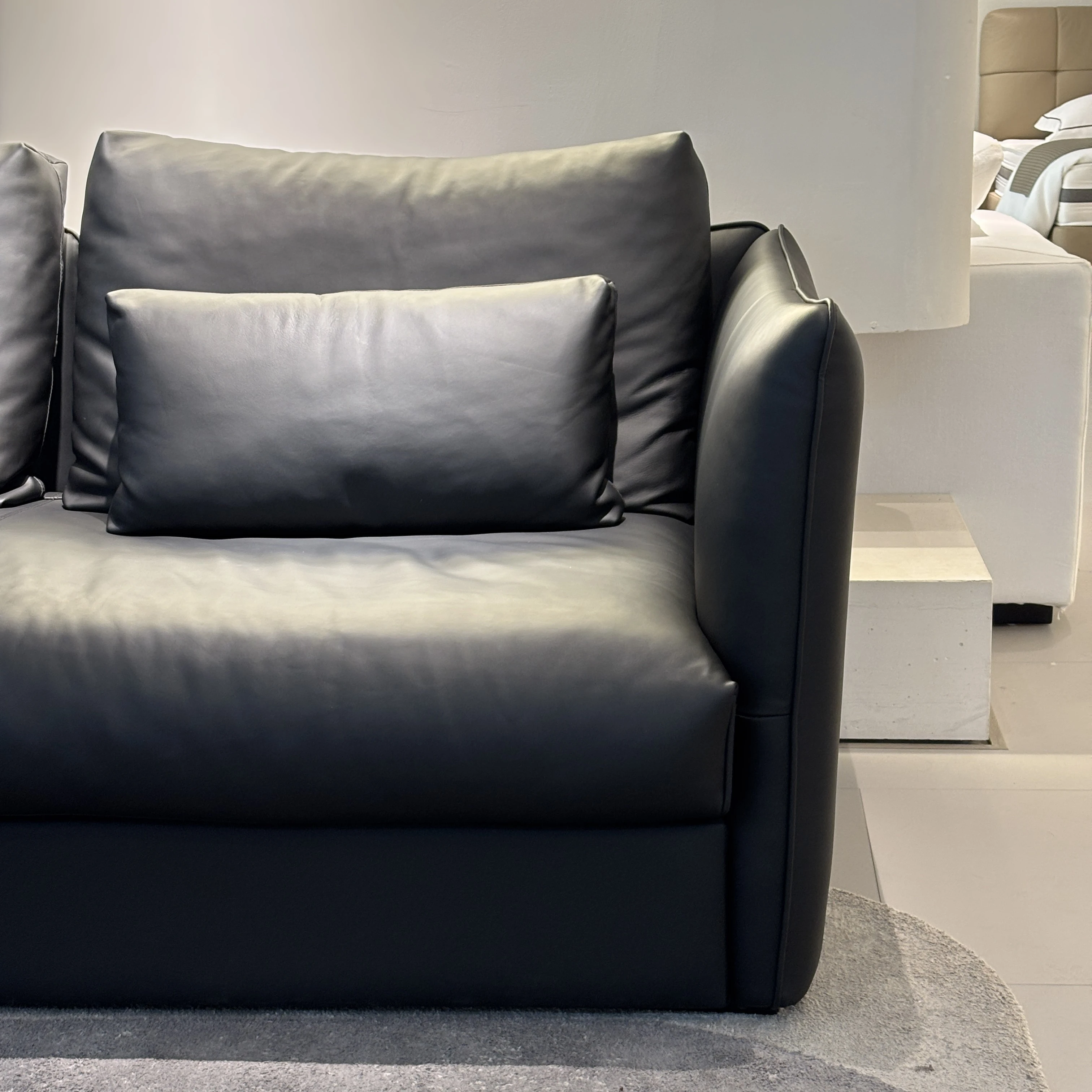 YAEONS Designer Italian Modern Luxury Leather L Shape Sectional Sofa Set Nordic Black Elegant Modular Corner Sofa Couch for Home