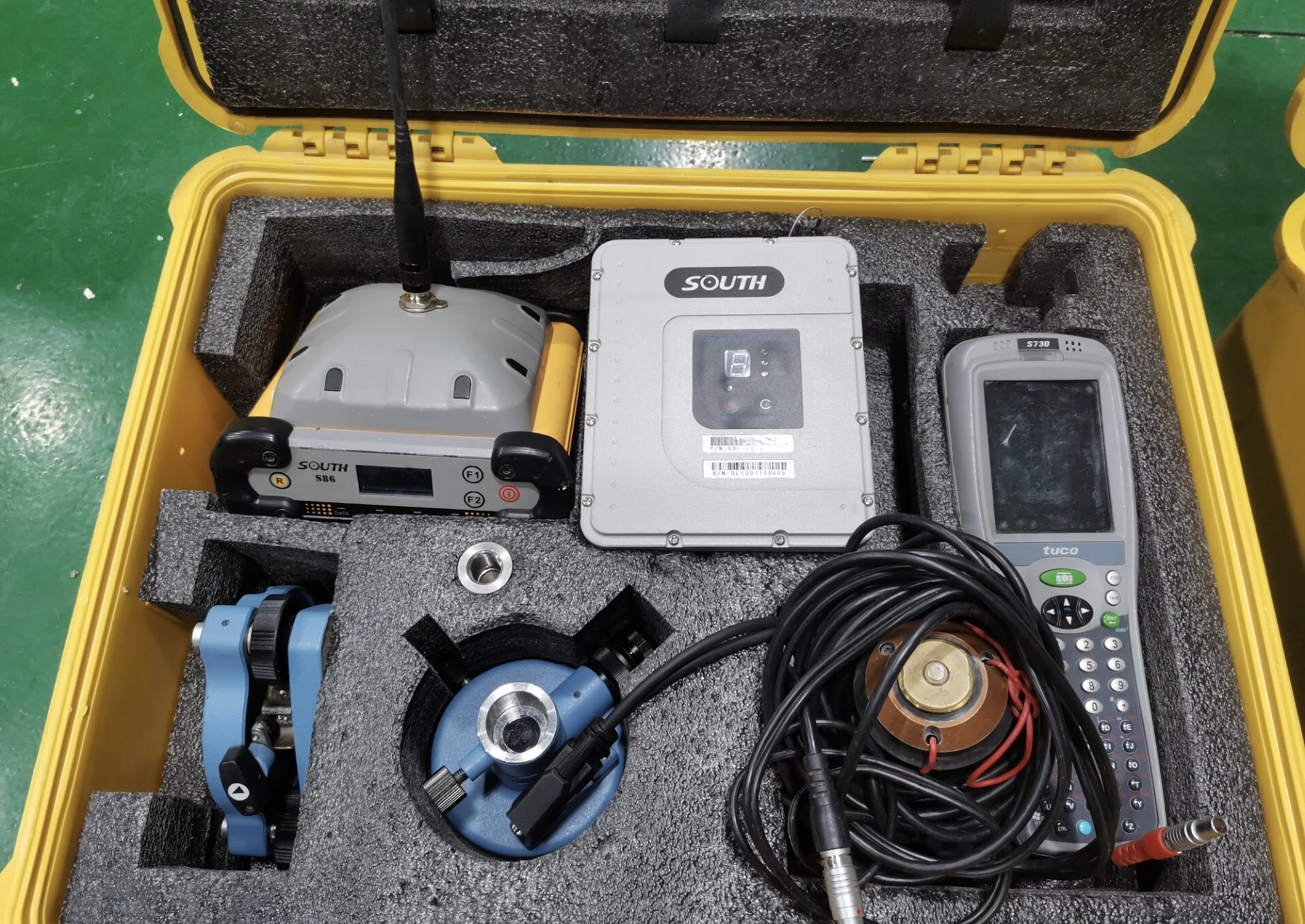 Advanced SOUTH S86 OLED screen RTK GPS receiver rtk gnss receiver