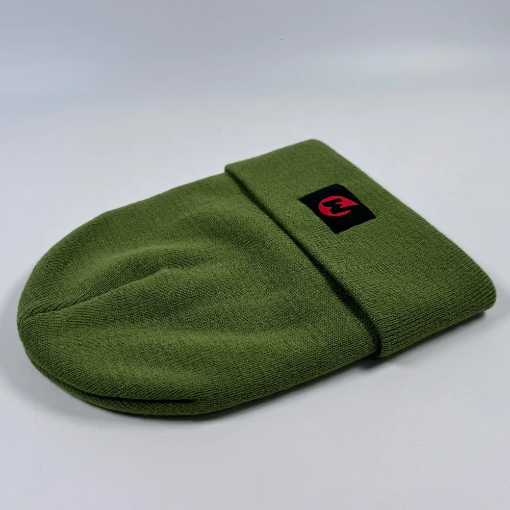 OEM Wholesales fashion green unisex 100% acrylic plain cuff knit winter hat logo custom blank beanie with woven label