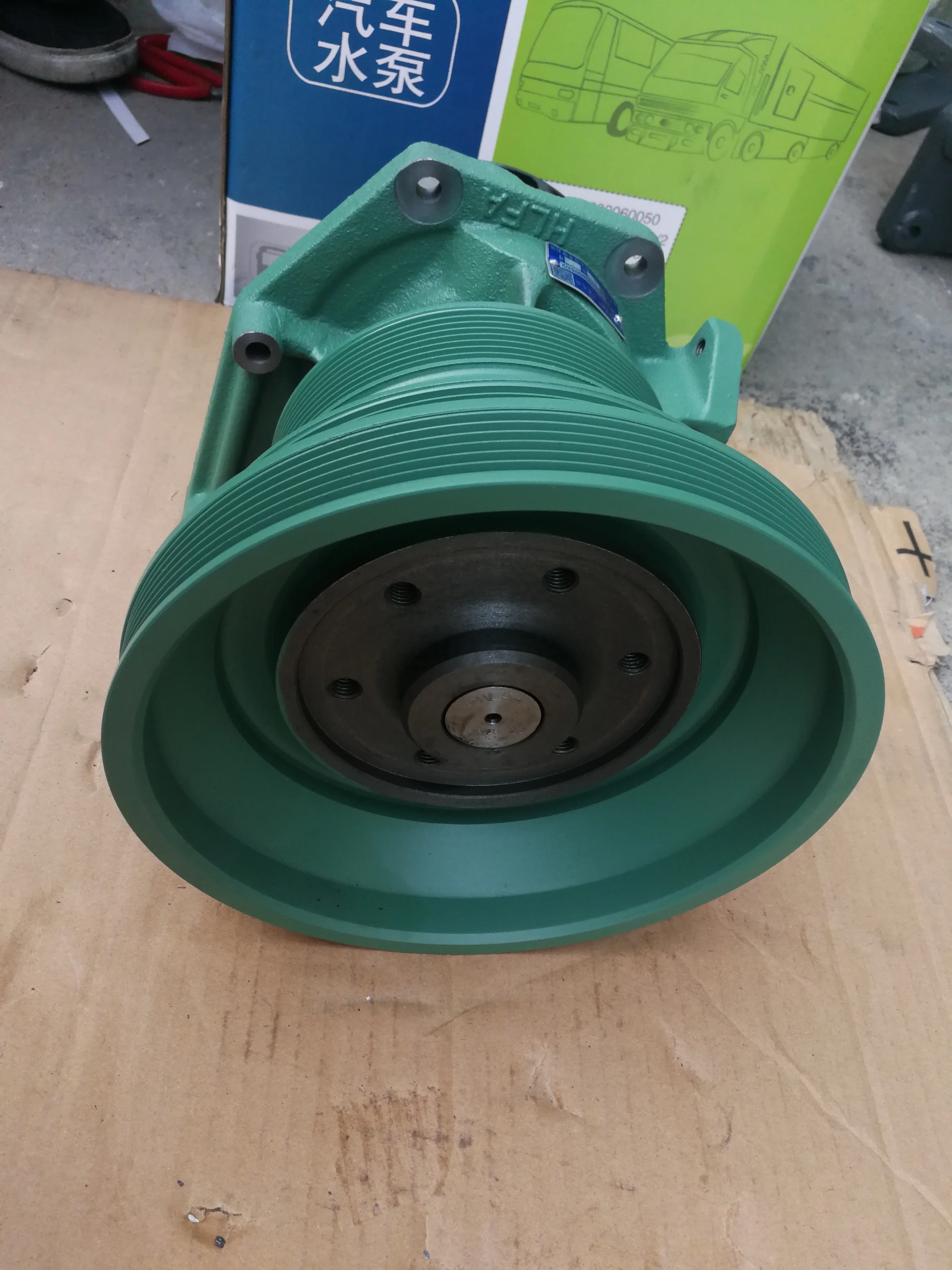 Factory direct sales of high-quality automobile water pump assembly for Sinotruk Howo spare parts VG1500060051