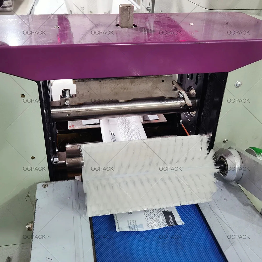 Horizontal Automatic High speed Sim Card Feeder Paper Plastic Bags Packing Machine With Counter
