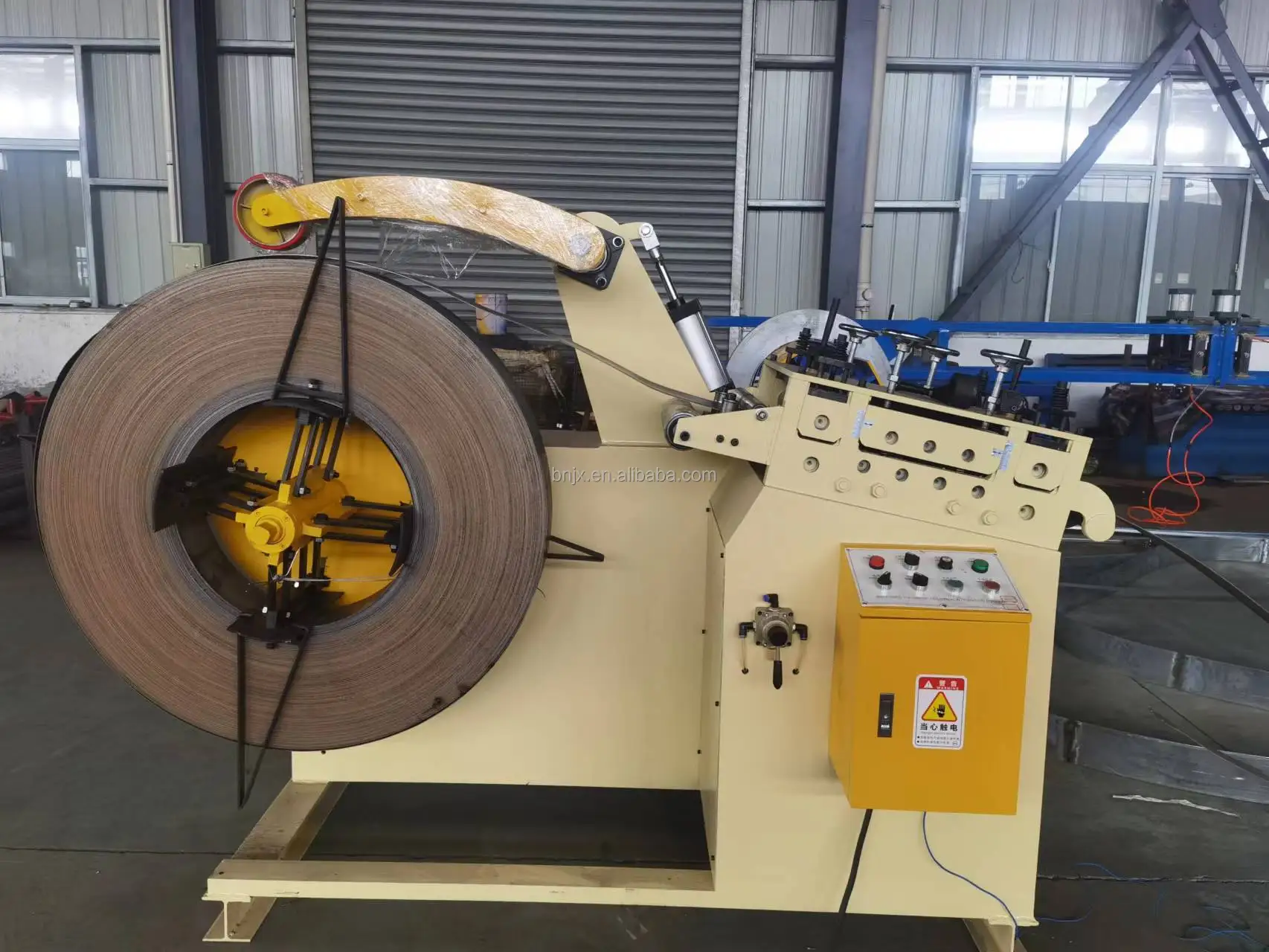2023 best  color coil  3 tons hydraulic uncoiler/ decoiler machine price steel uncoiler machine