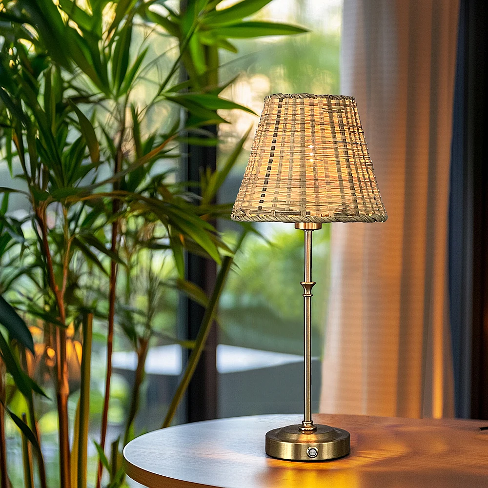Exclusive Design Bamboo Rattan Restaurant Table Lamps 5200mah High-Capacity Battery Replaceable Lampshade Cordless Table Lamp