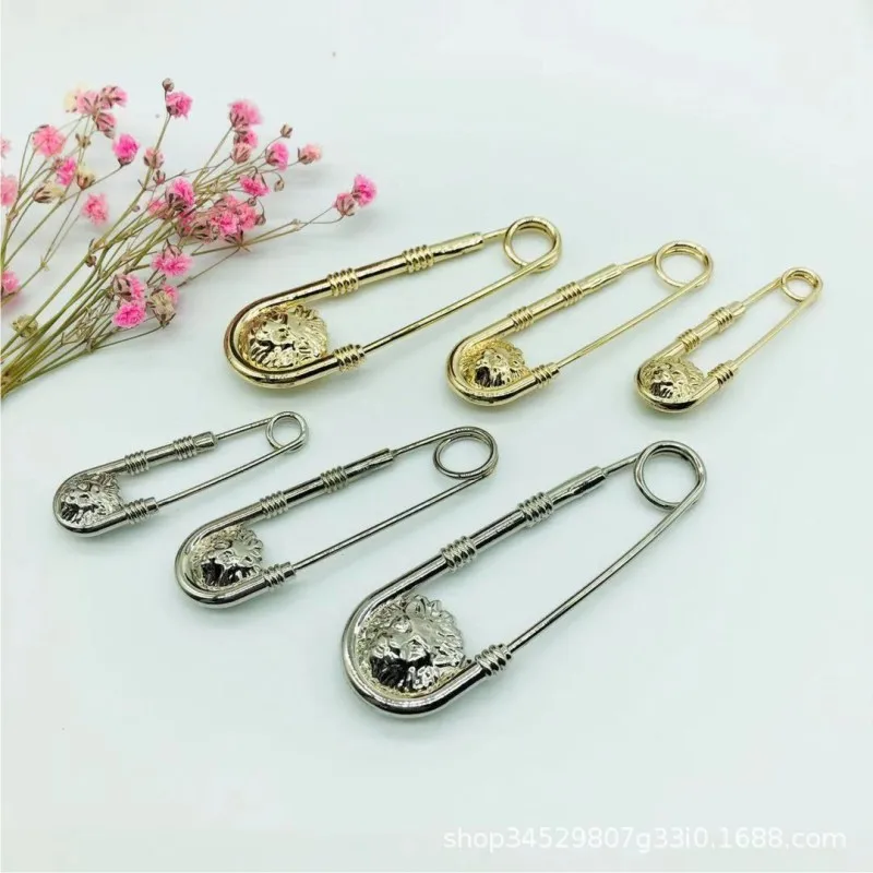 Fashion Fashion Hot Sale Alloy Double Lion Head brooch Temperament Coat Pin Personality Clothing Accessories Wholesale