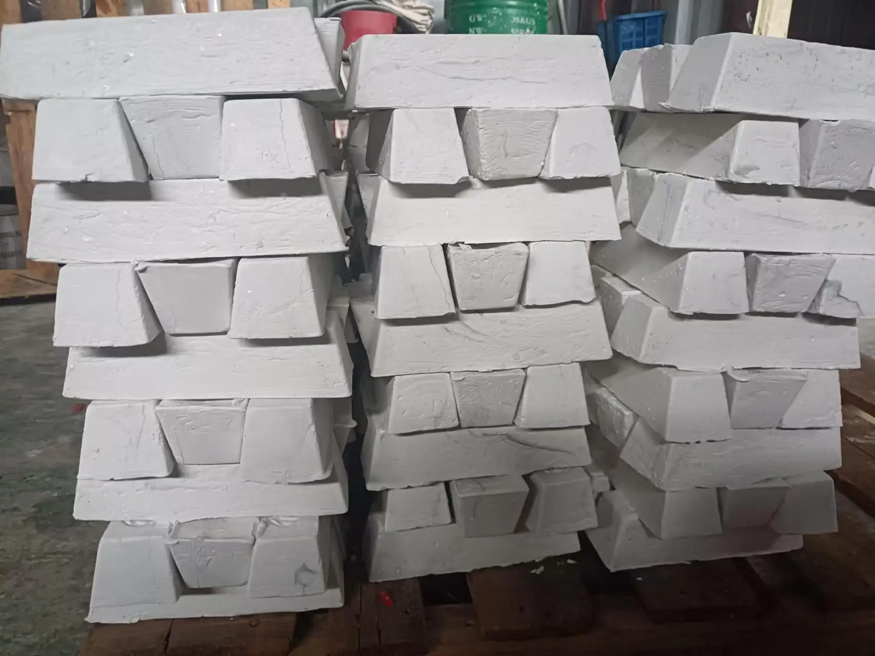 Mirror polishing wax precision processing composite paste for polishing gold and silver phone frames and metals