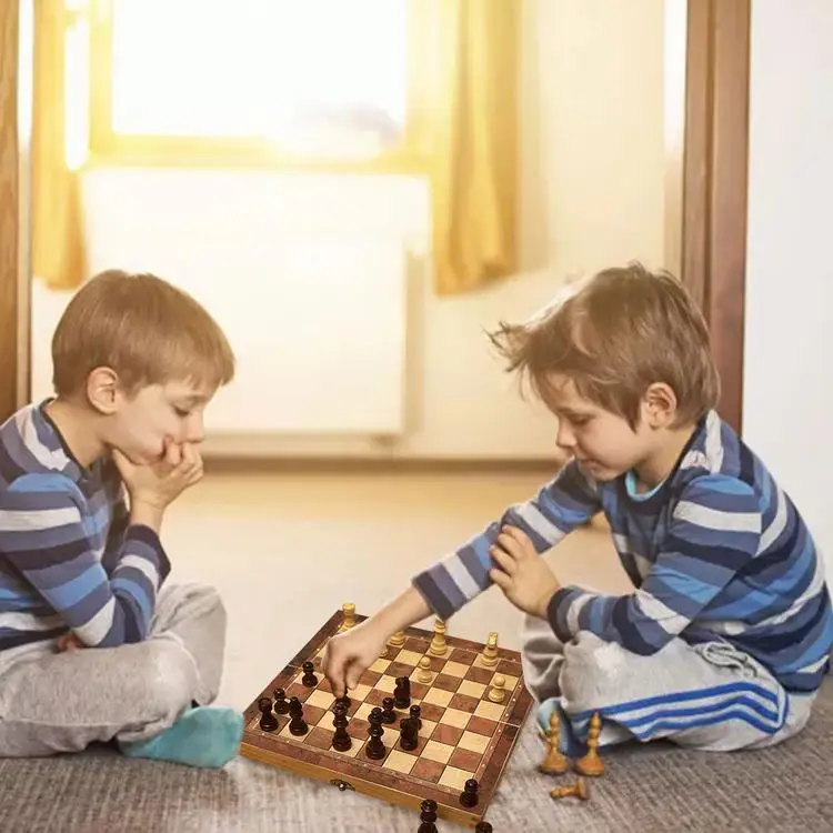 
Wooden Chess Set Foldable Chessboard and Handcrafted Chess Pieces 