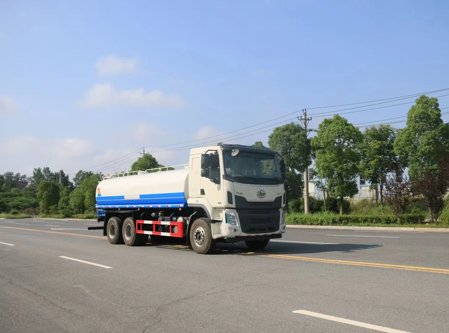  Популярный в Гамбии DONGFENG 20m3 резервуар для воды объемом 20000 л распылитель 20 тонн