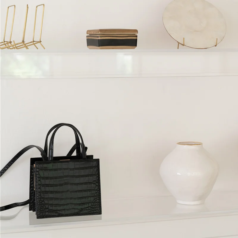 
The new hot style crocodile-print clip bag with one shoulder and slung slung woman bag retro chic handbag 