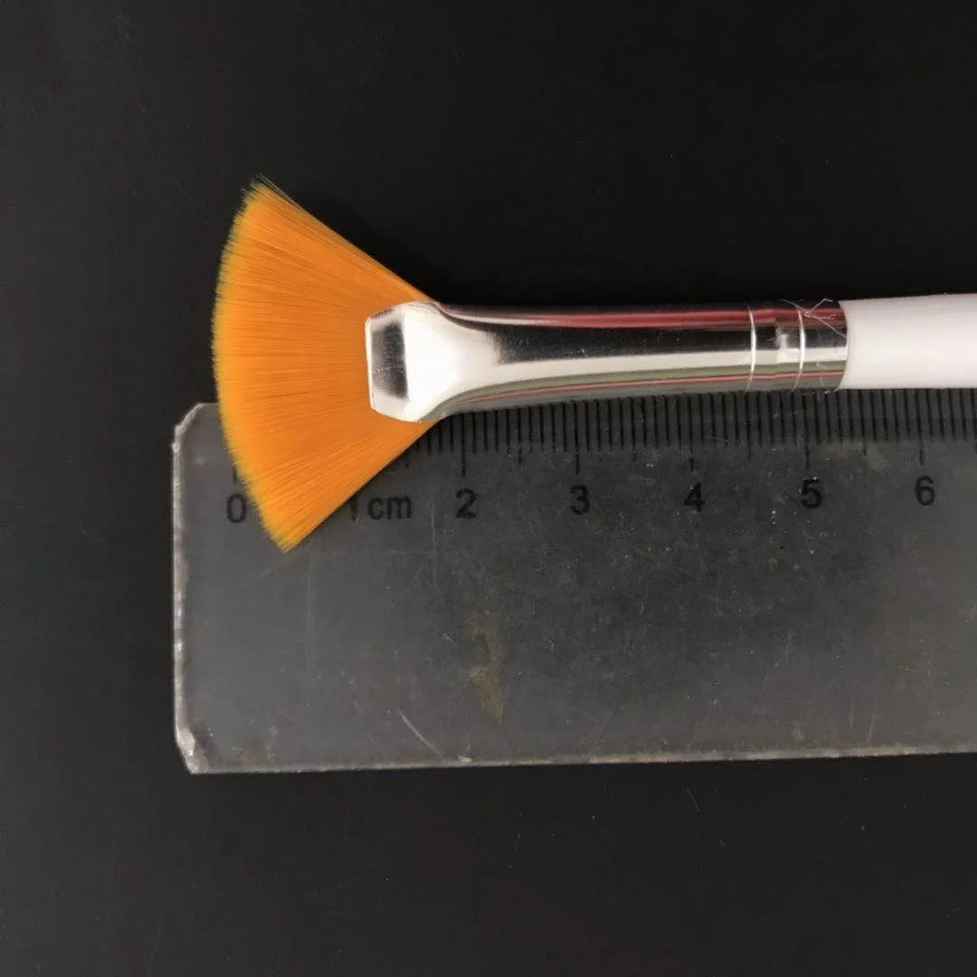 Private Label Small MOQ Glycolic Acid Skin Peeling Synthetic Hair Fan Brush Makeup Brush