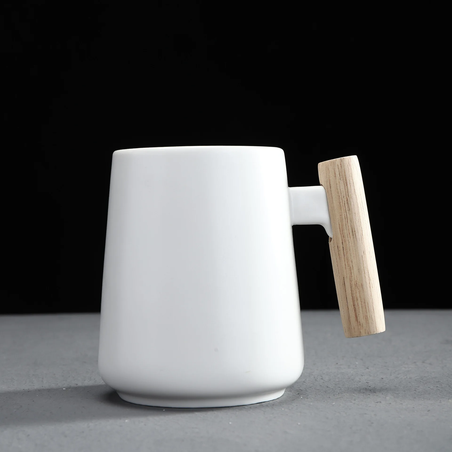 Custom Logo wood handle White black Ceramic Coffee Wedding Mr Mrs Couple Mug with lid Gift Set