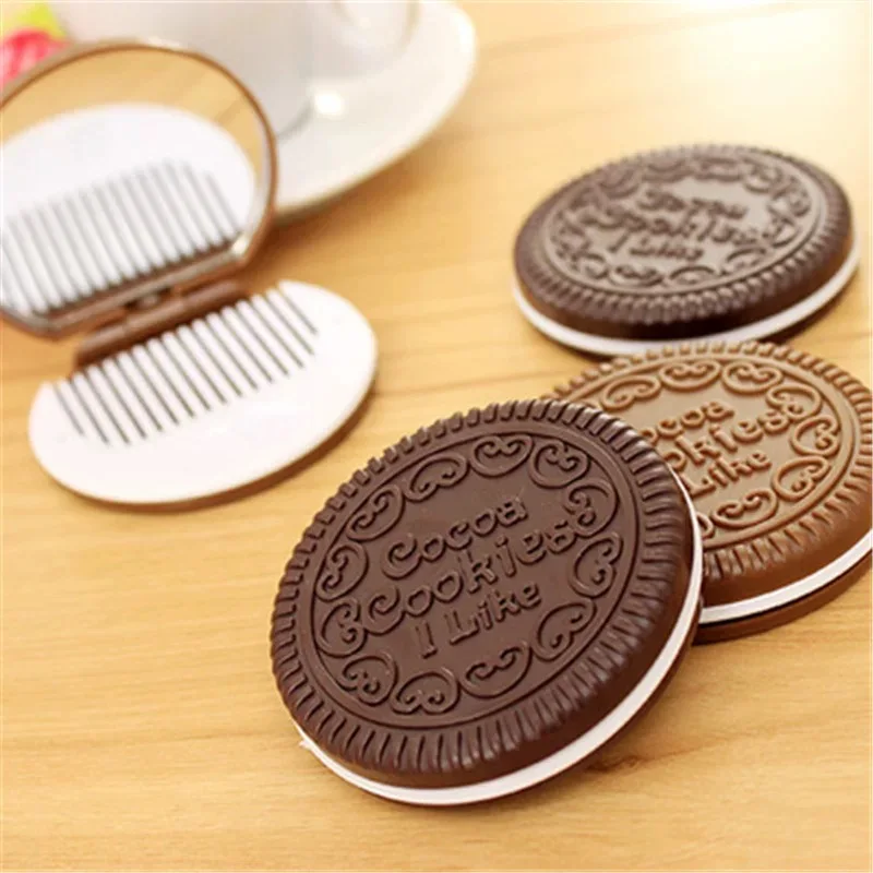 Lightweight  Oreo-like Chocolate Biscuit Shape Pocket Mirror with Comb Mini Sized Bi-folding Mirror Perfect For photo shooting