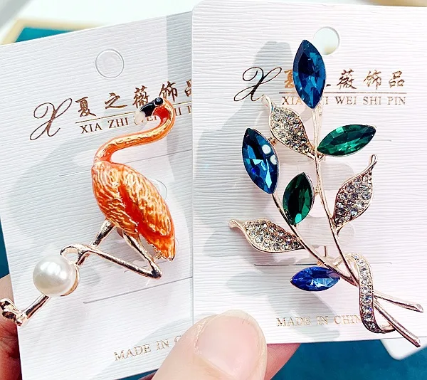 Wholesale High Quality Korean Diamond Pearl Butterfly Brooches Alloy Flowers Brooches Rhinestone