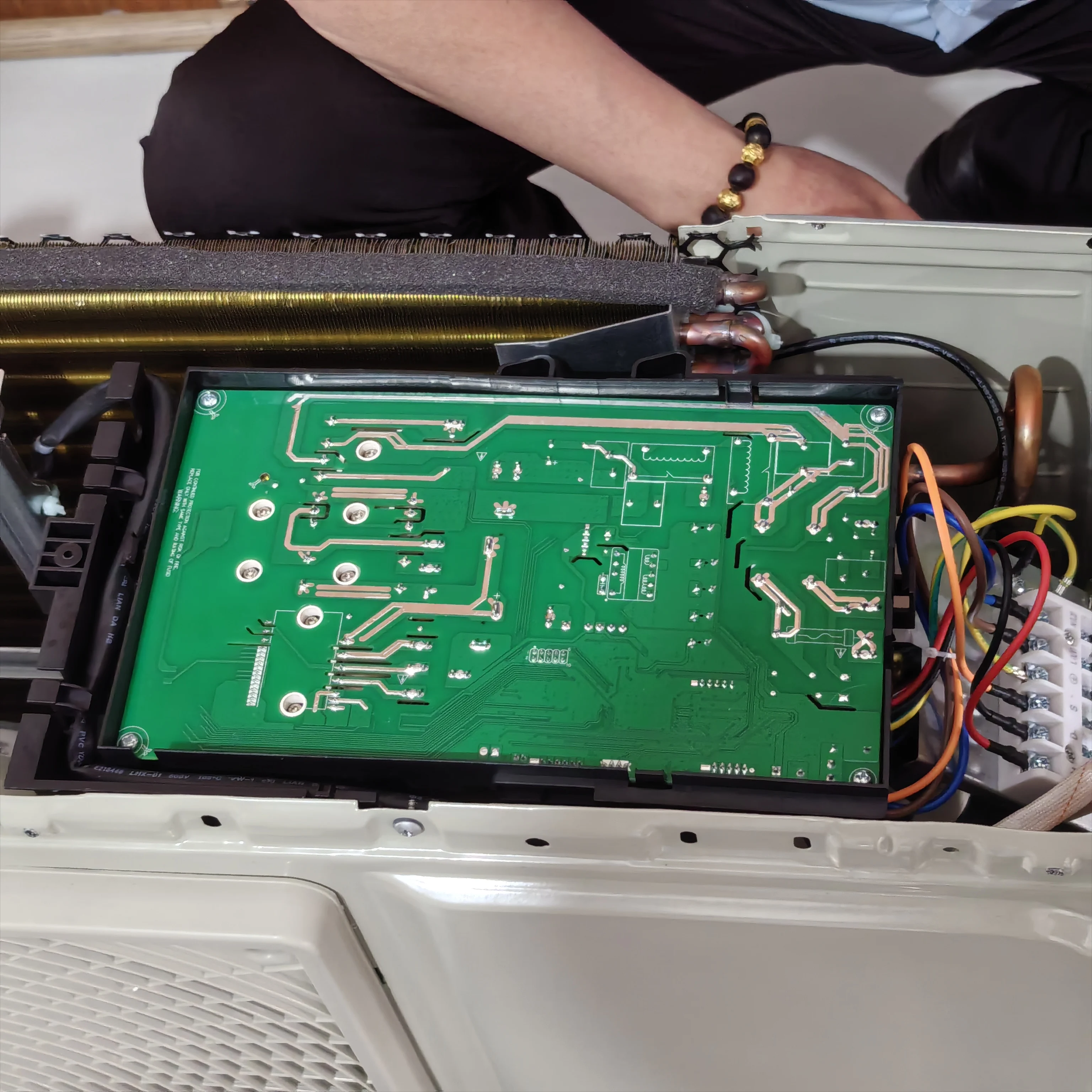 Wi-Fi R32 12000/36000btu Сплит солнечные блоки постоянного тока 1 5/3 тонны Инвертор солнечной энергии ACDC гибридный солнечный кондиционер