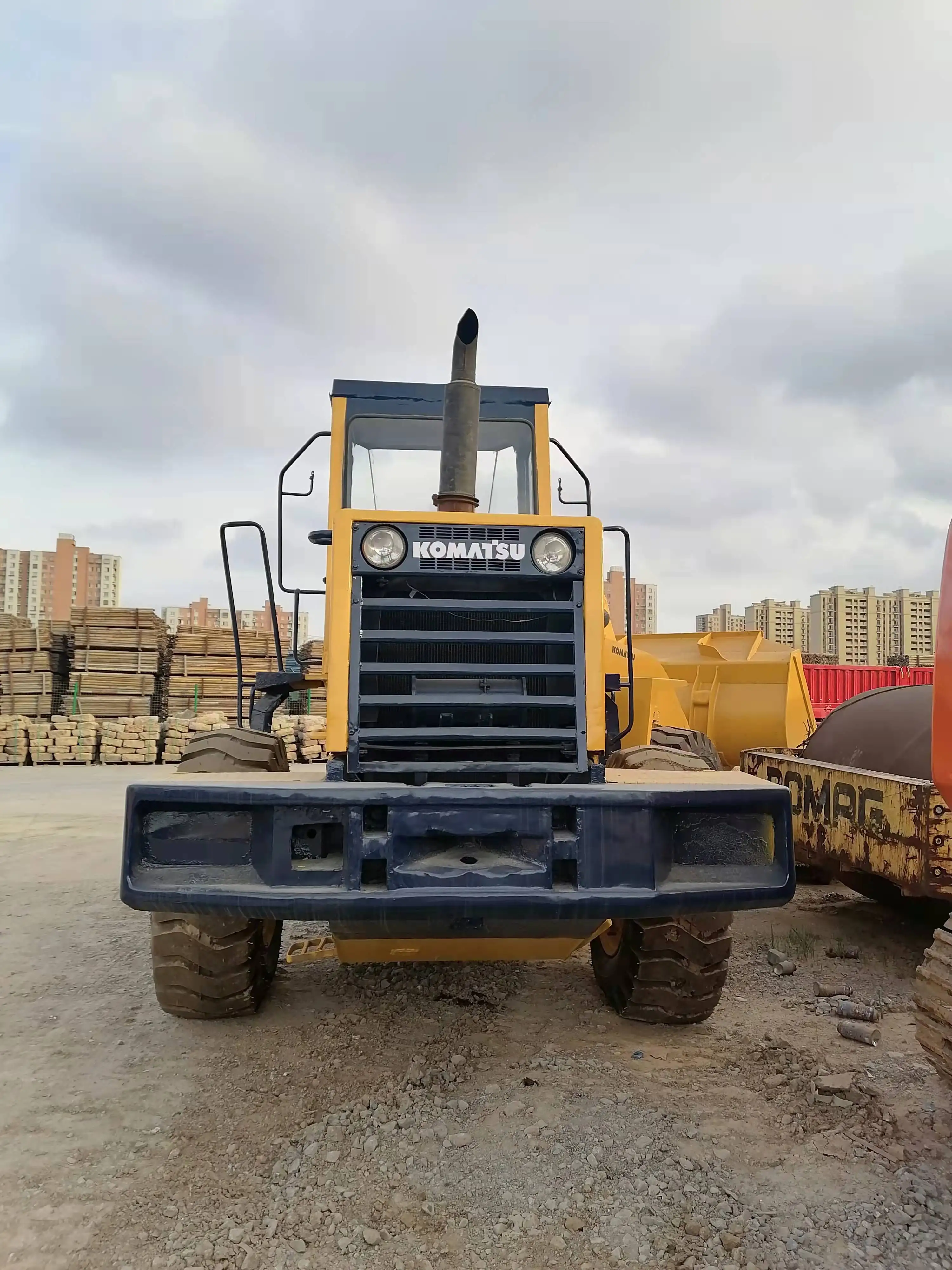 Земляной погрузчик б/у Автопогрузчик Komatsu WA300 на продажу