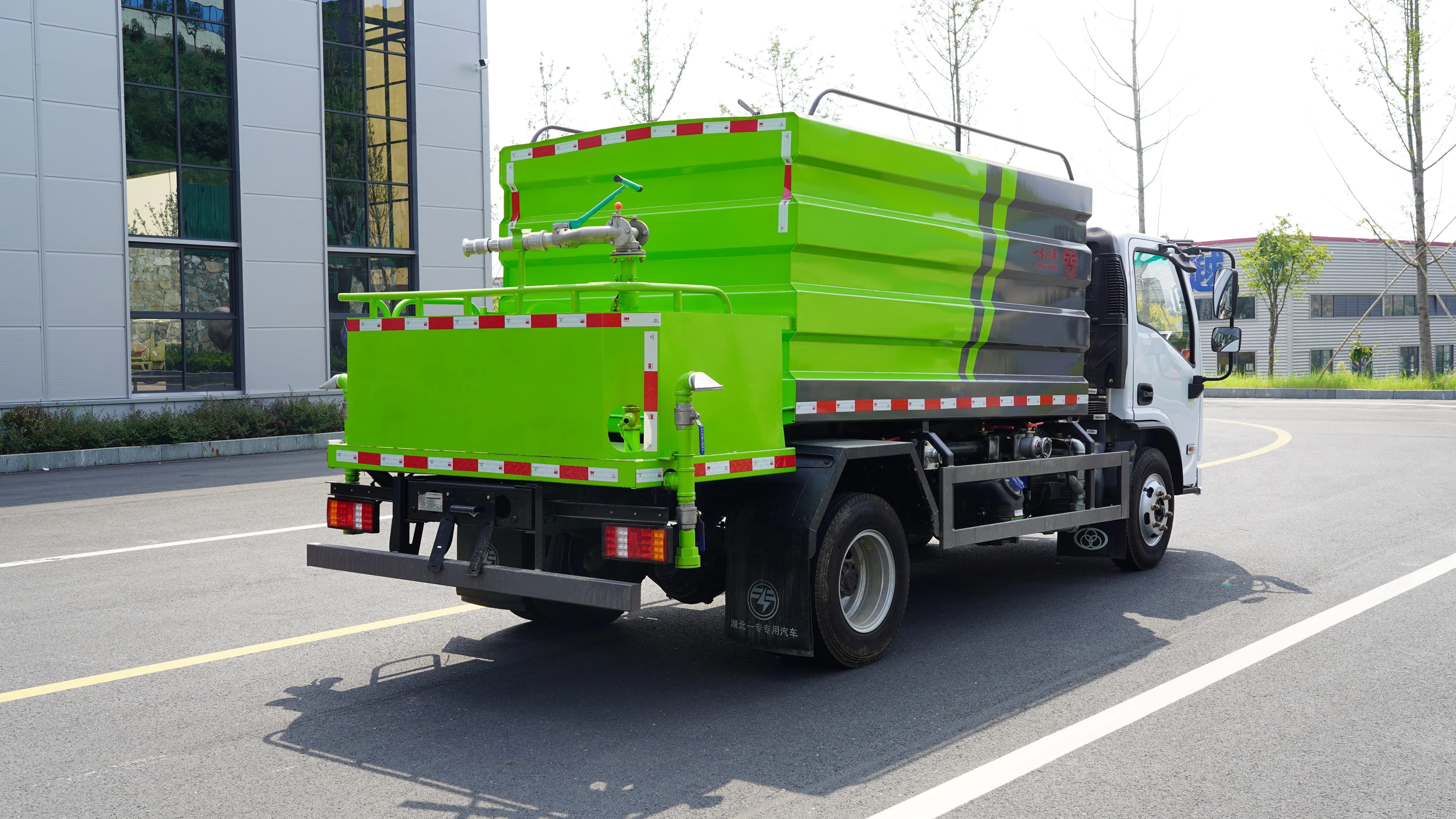 Tri-Ring Factory Direct New Diesel Manual Transmission Water Bowser Truck Urban Dust Control Road Spray Sprinkler