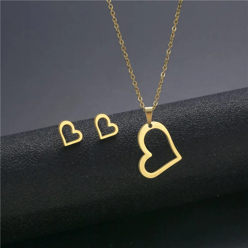 Popular Fashion Women Jewelry  Heart Pendant Necklace Wholesale Cheap Hollow Heart Necklace