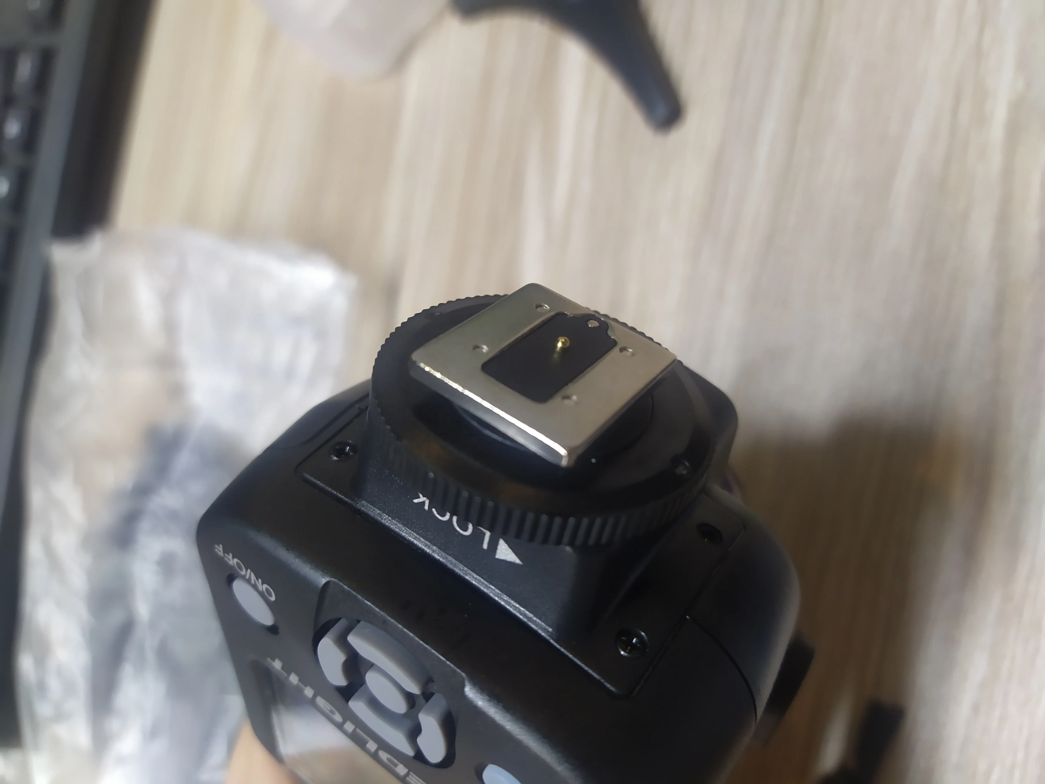 TR-960II Camera Flash Speedlite Hot Shoe Mount for Canon Nikon Cameras