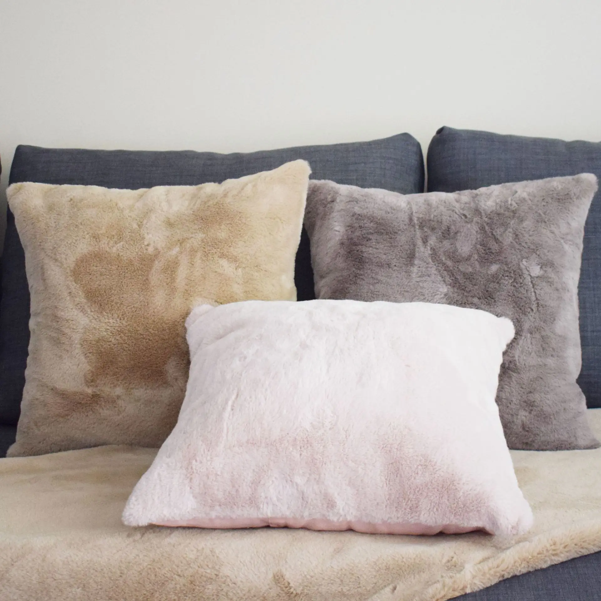 2020 Popular Decorative Cushion Design Pure Color Like Rabbit Hair Bed Pillows