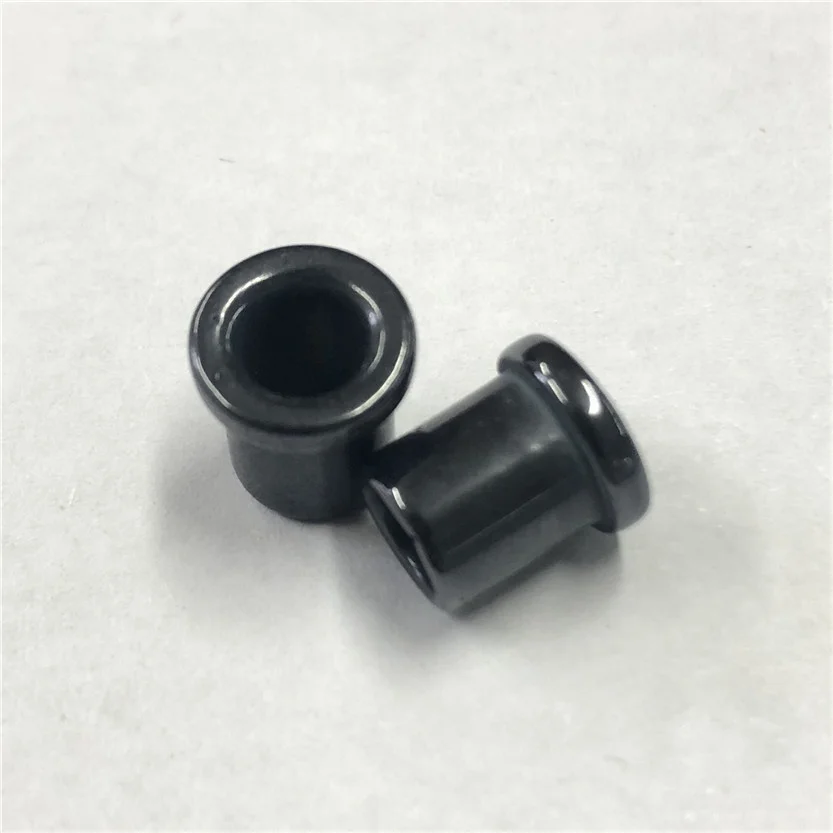 Wear resistant black titanium oxide ceramic eyelet bush for textile machinery
