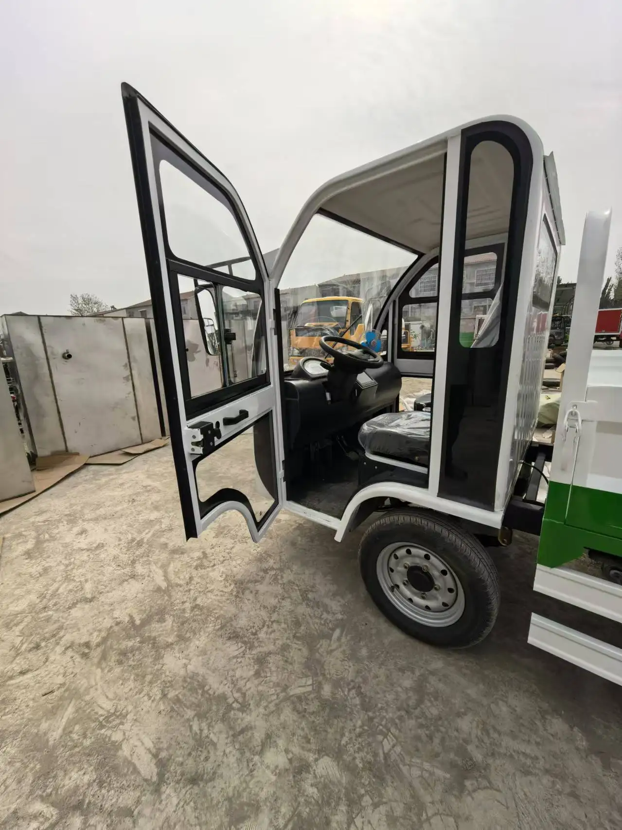 Современный новейший Электрический грузовой фургон с просторной зоной для городских грузовых перевозок и логистических решений