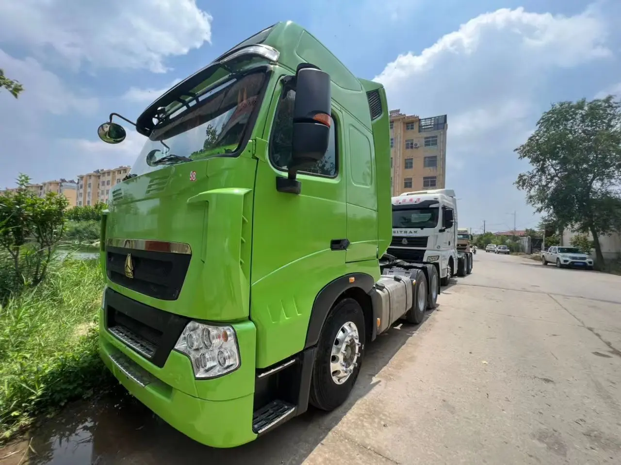 China Heavy Refurbished Used Sinotruk Howo 375HP 6x4 Diesel Left Hino Tractor Truck for sale