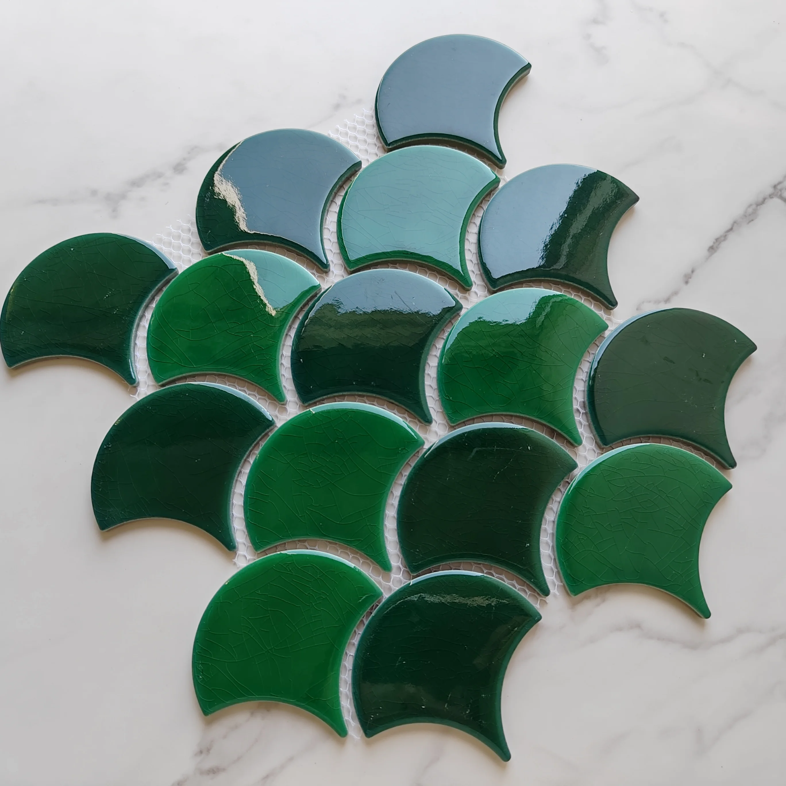 Factory Price Ceramic Glazed Faned Fish Scale Porcelain Mosaic Bathroom Green Pool Tiles Fan Mosaic Tile