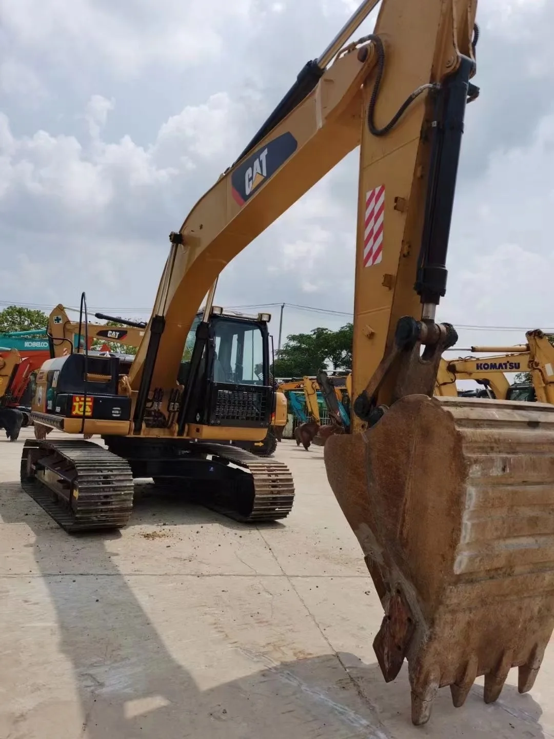 Original Caterpillar CAT320D used excavator in uae backhoe crawler excavator cat320dl cat320d2