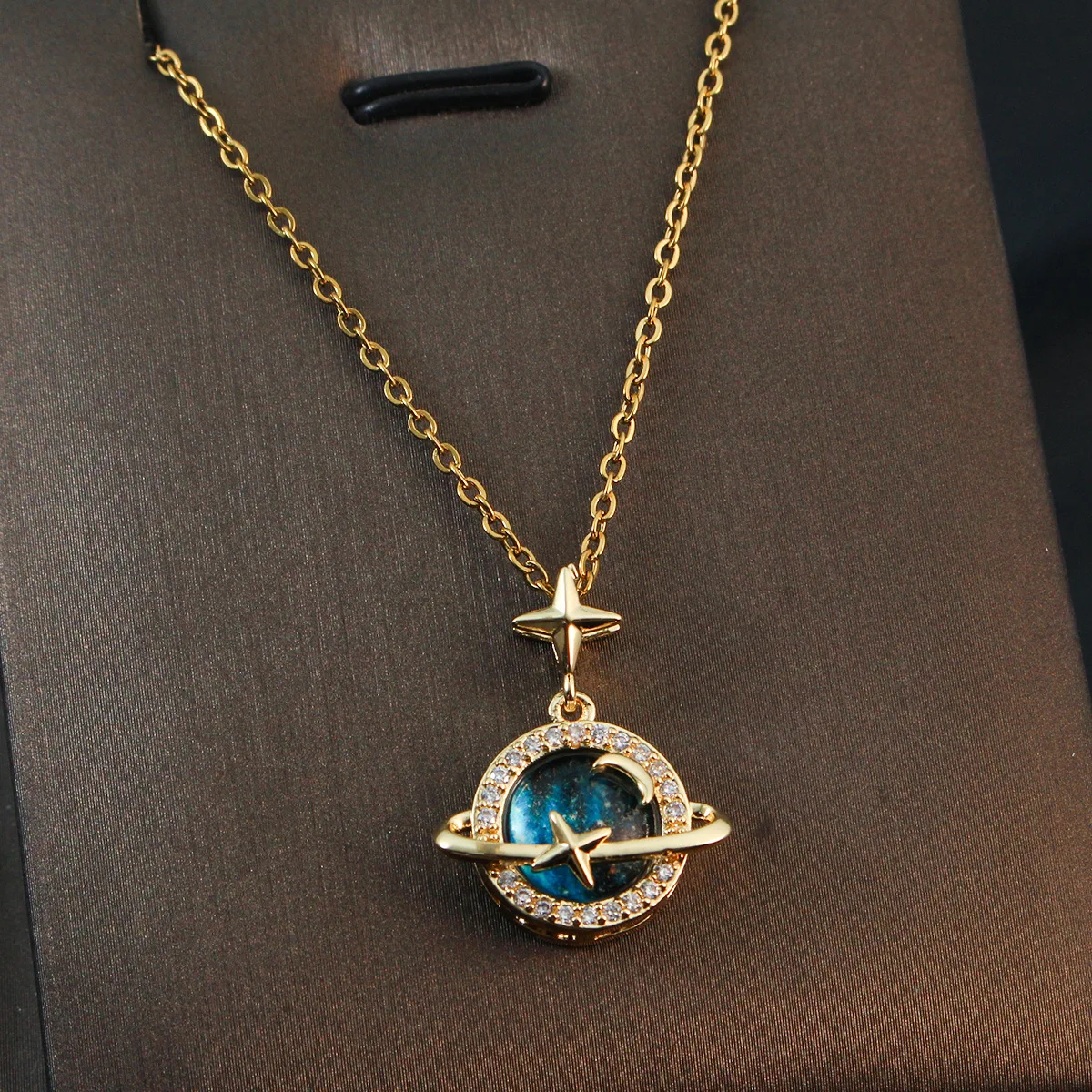 Dainty Stainless Steel Sun And Moon Fashion Jewelry Pendant Necklaces For Women Girls