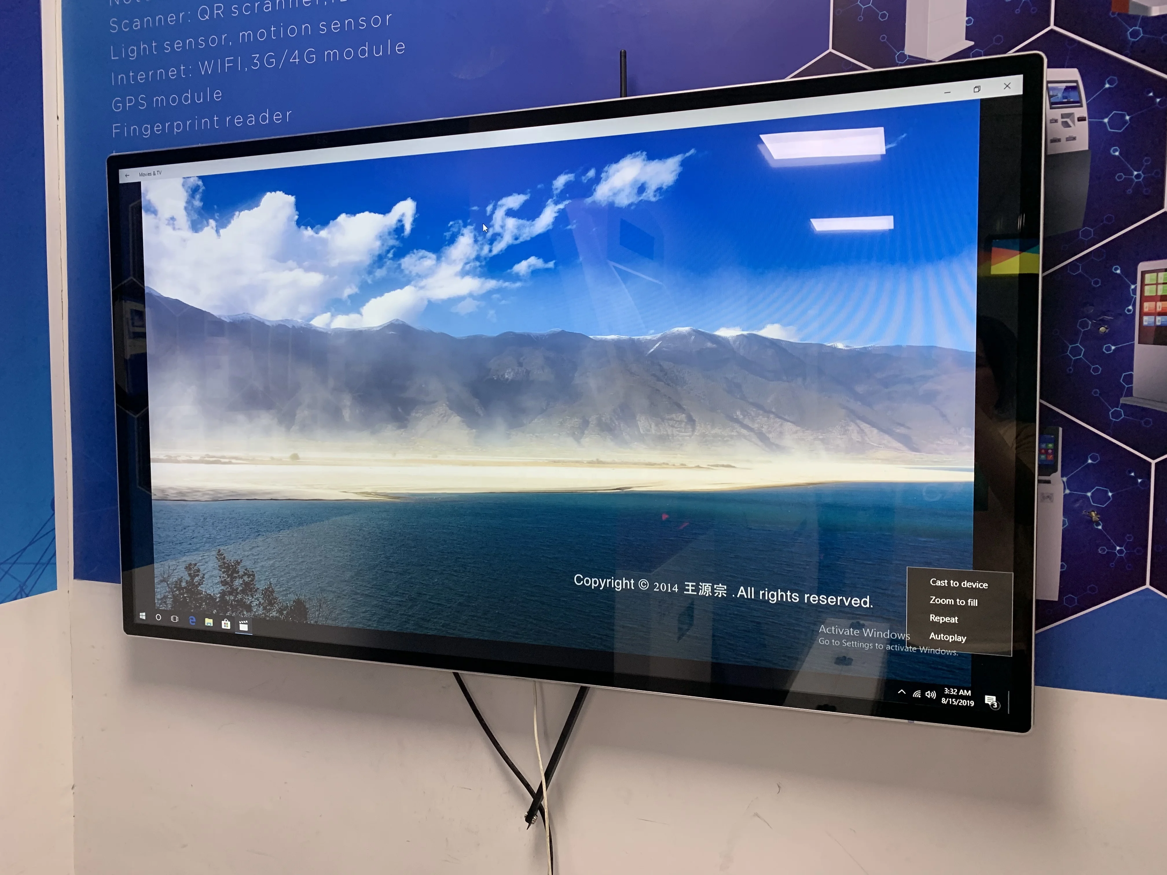  55 дюймов настенное крепление digital signage и отображает ТВ
