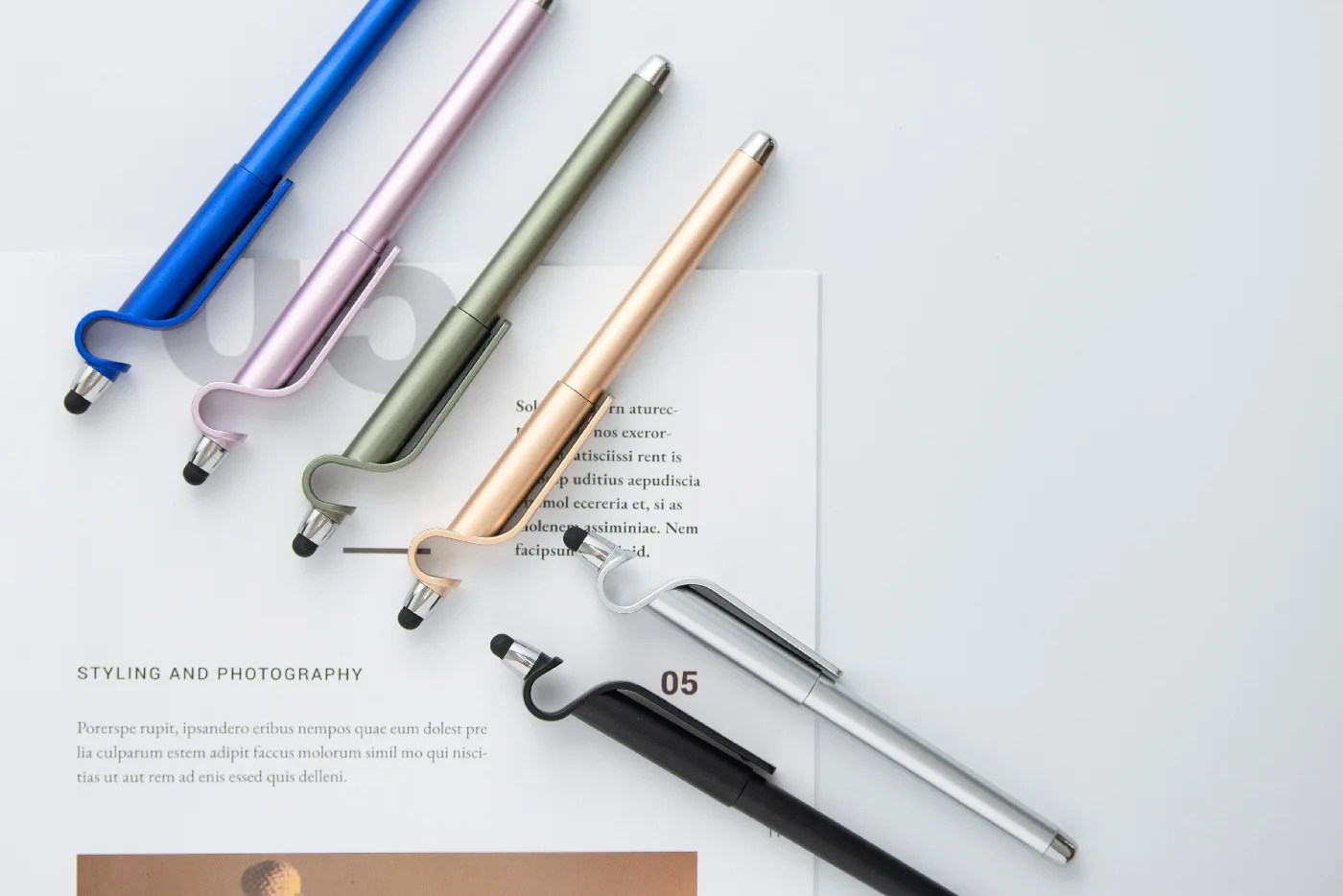 Multi functional phone holder signature pen customization logo QR code creativity looks good 0.5 advertising neutral pen