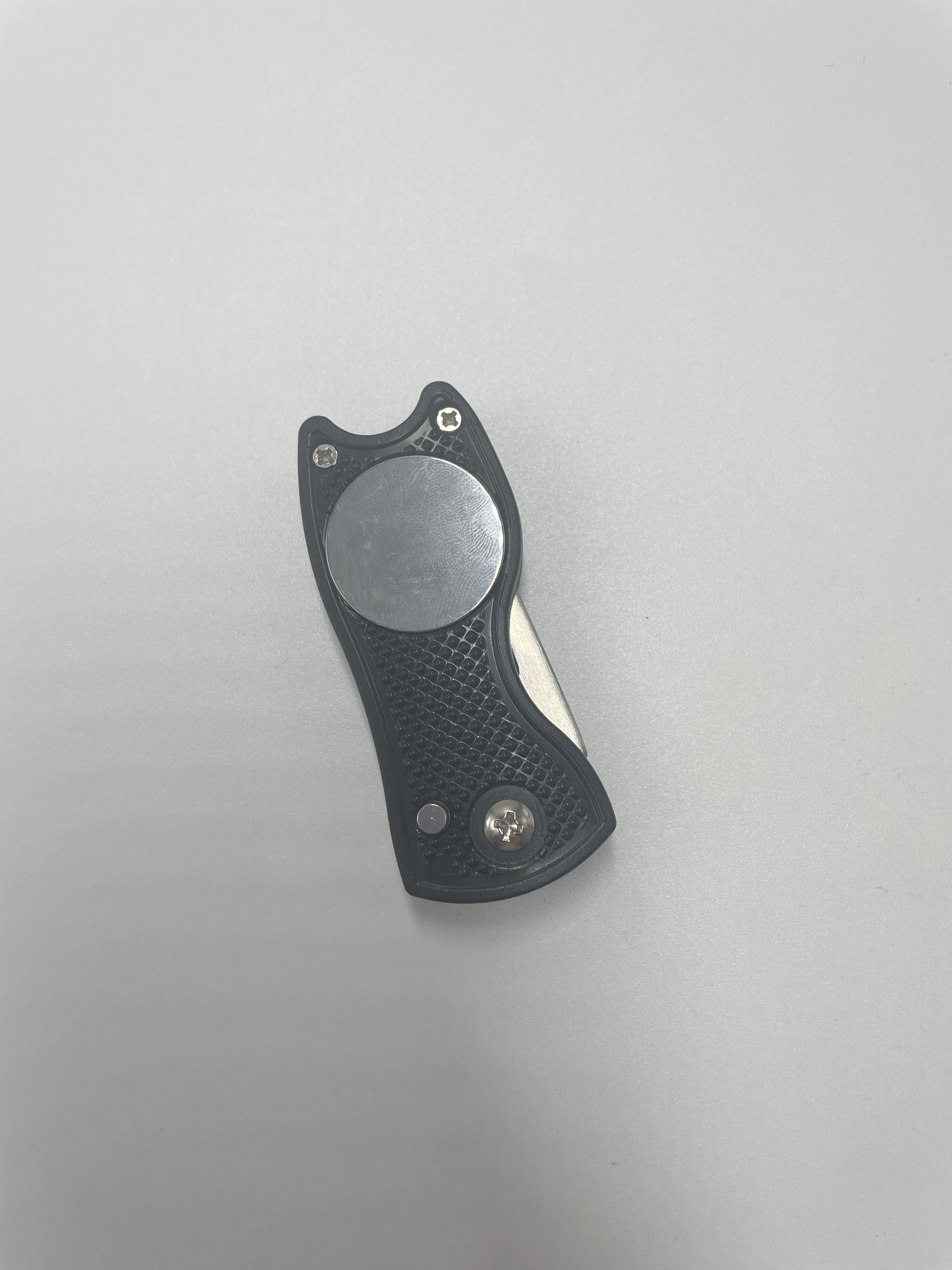 Hot Sale Golf Products Towel with 3 Pockets Divot Tool Brush 2 Pens 2 Ball Markers in a Convenient Pouch