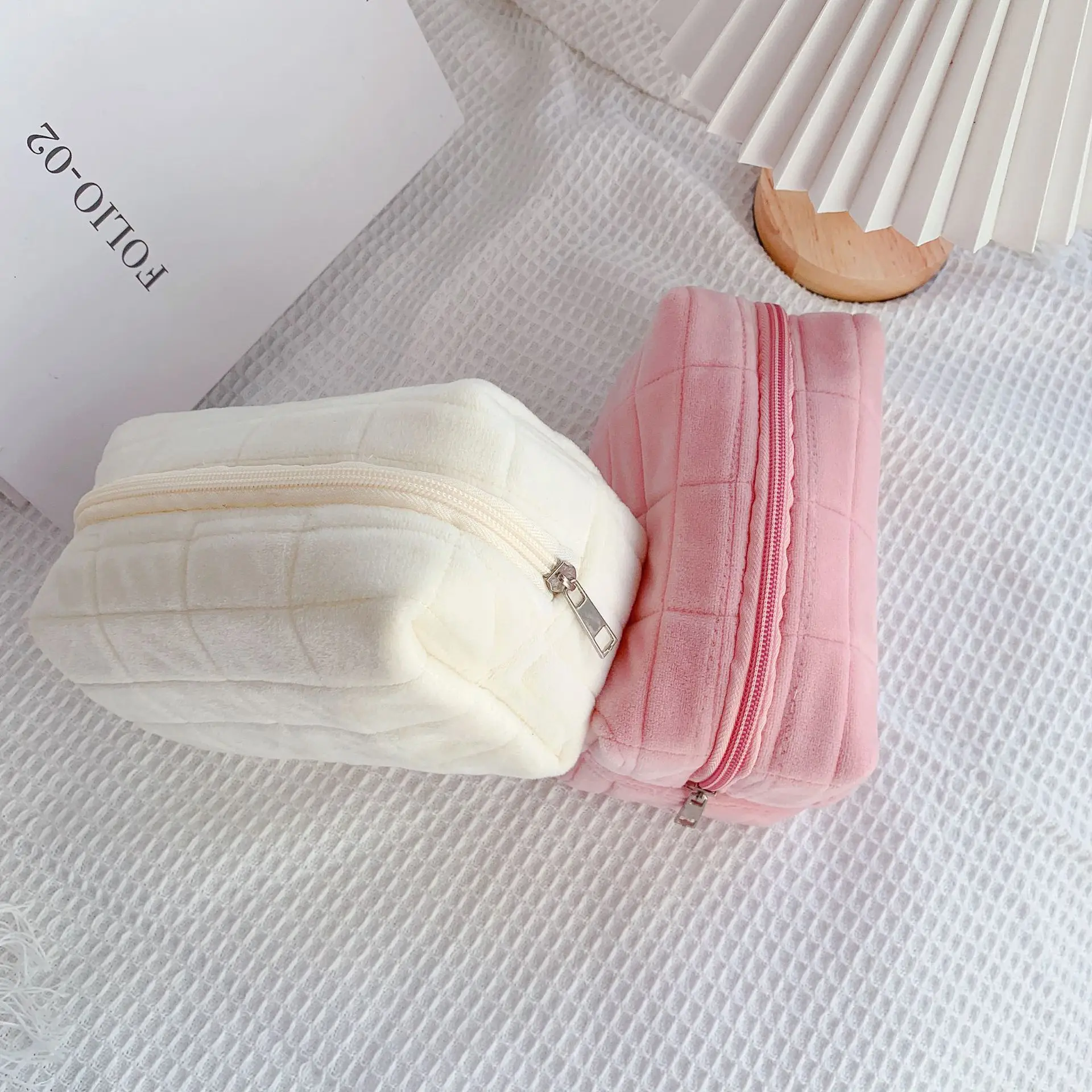Wholesale New Style High Quality Portable Cream Velvet Cosmetic Makeup Bag For Stationery With Zipper