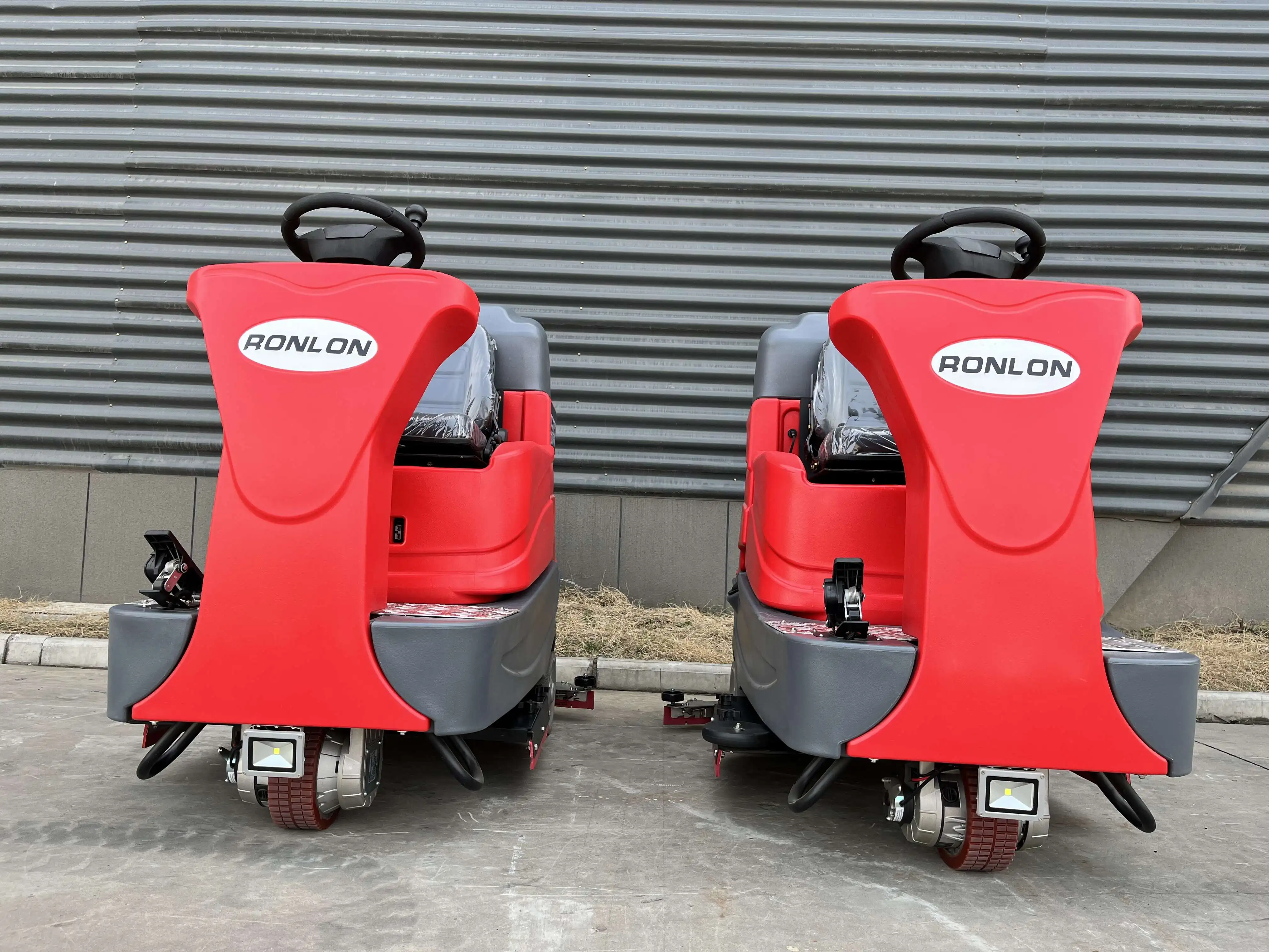 The most popular industrial commercial ride on electric floor scrubber dryer cleaning scrubbing machine for tile