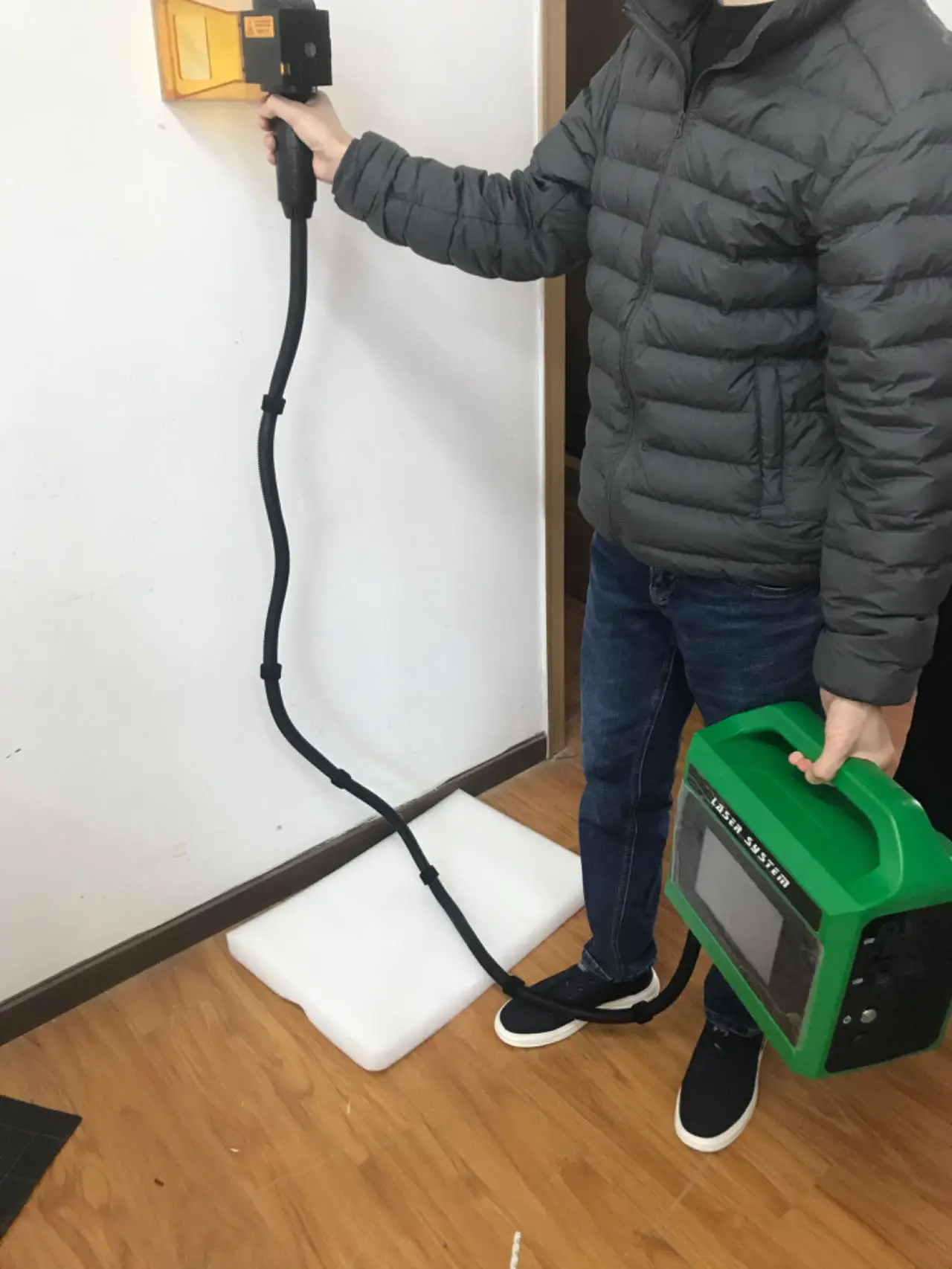 CE Hot sale mini hand hold  Lazer 20W easy operation 18kg weight touch screen laser marker for metal marking