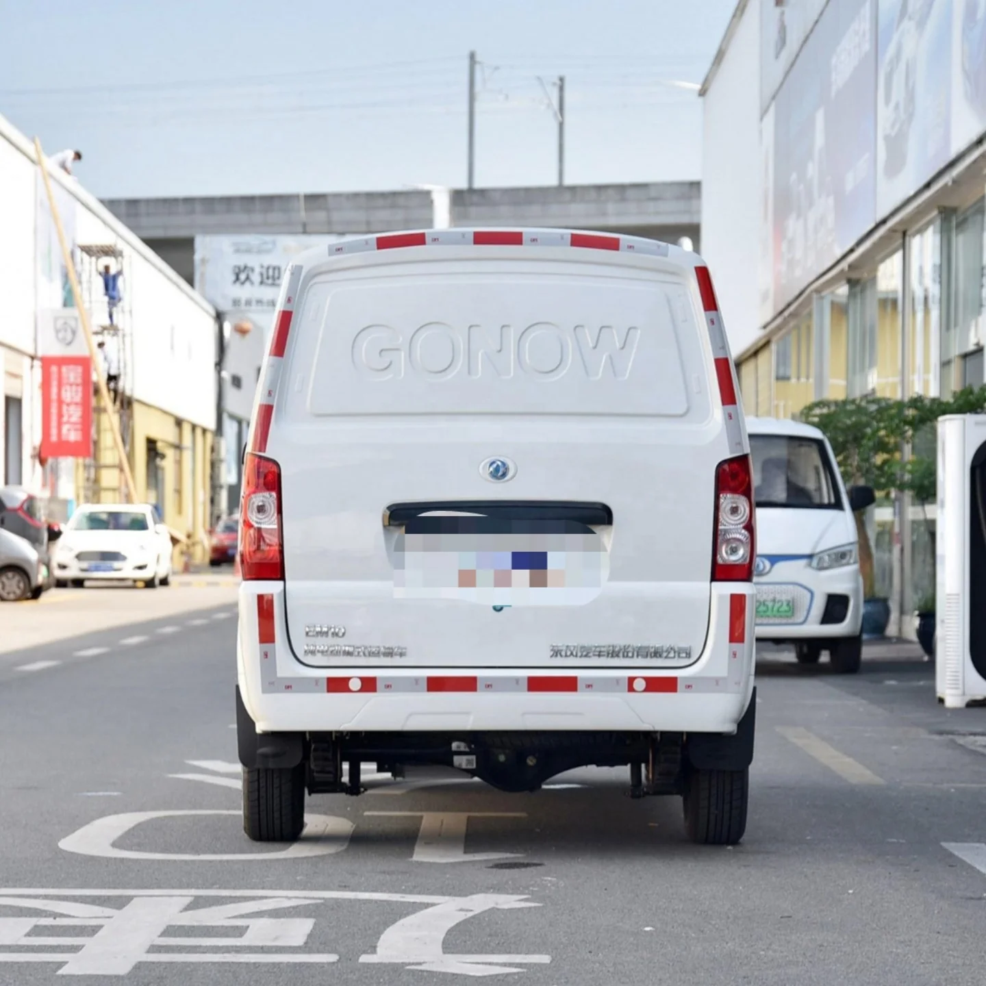 New Design 5 Doors Dongfeng Minibus With 45KW