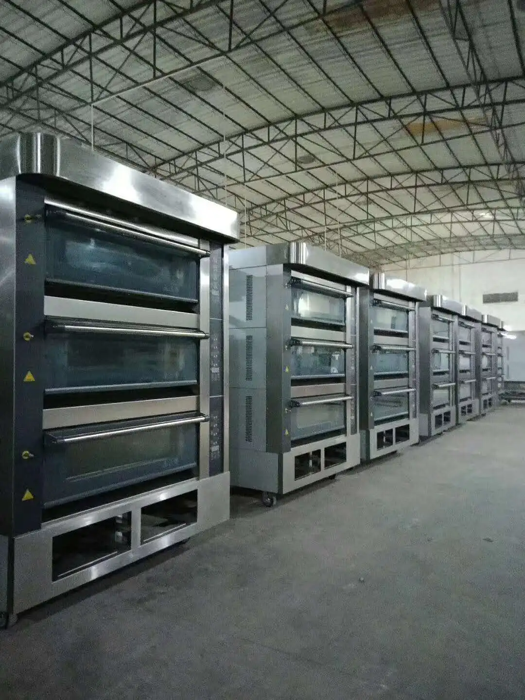 XZQ 36 Stainless Steel 3 Deck 6 Tray Commercial Gas Oven for Industrial Hotel Use Perfect for Bread Pastries and French Breads